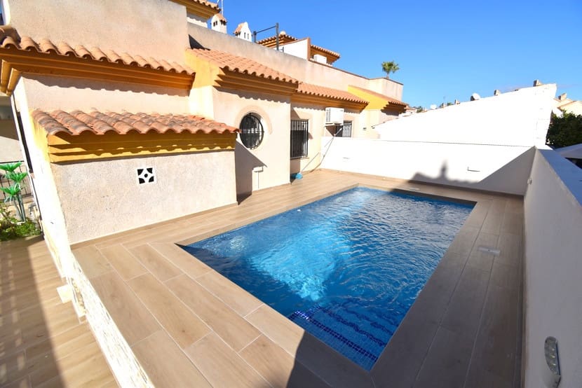 3 makuuhuone Omakotitalo myytävänä paikassa Playa Flamenca mukana uima-altaan - 219 000 € (Ref: 9548878)