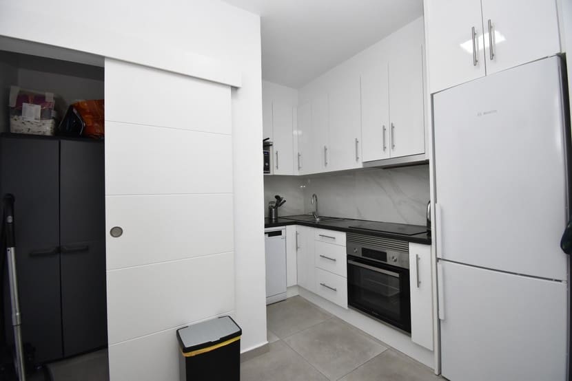 2 soverom Leilighet til salgs i Torrevieja - € 199 999 (Ref: 9548879)