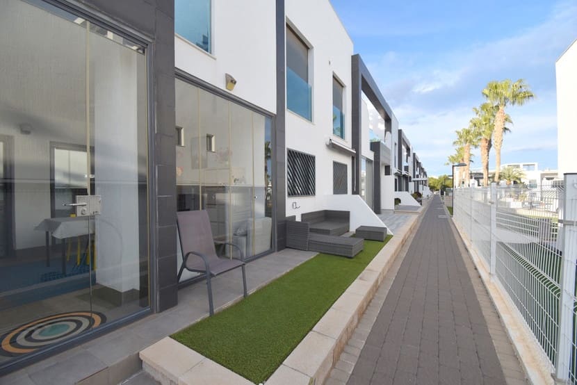 2 sovrum Lägenhet till salu i La Zenia med pool - 280 000 € (Ref: 9548881)