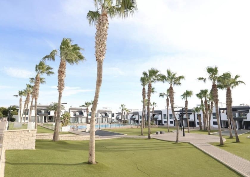 2 sovrum Lägenhet till salu i La Zenia med pool - 280 000 € (Ref: 9548881)