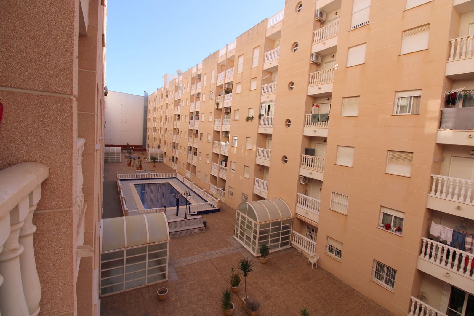 2 makuuhuone Huoneisto myytävänä paikassa Torrevieja mukana uima-altaan - 120 000 € (Ref: 9548884)
