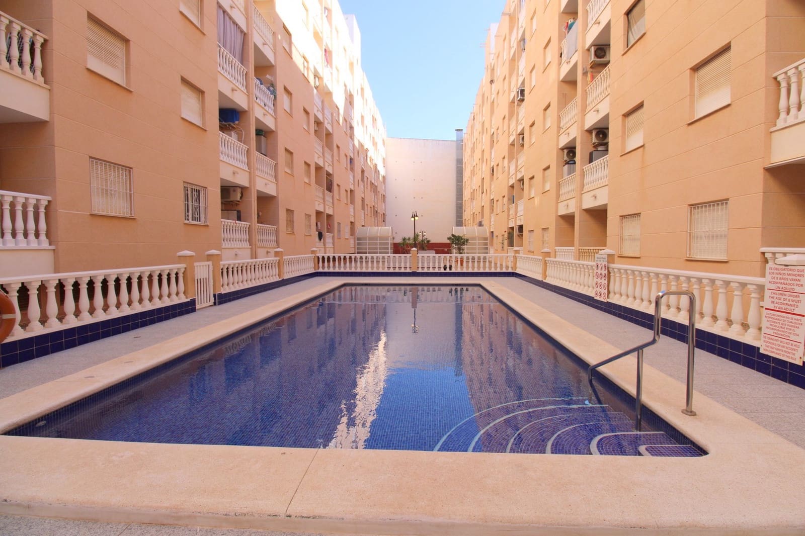 2 makuuhuone Huoneisto myytävänä paikassa Torrevieja mukana uima-altaan - 120 000 € (Ref: 9548884)