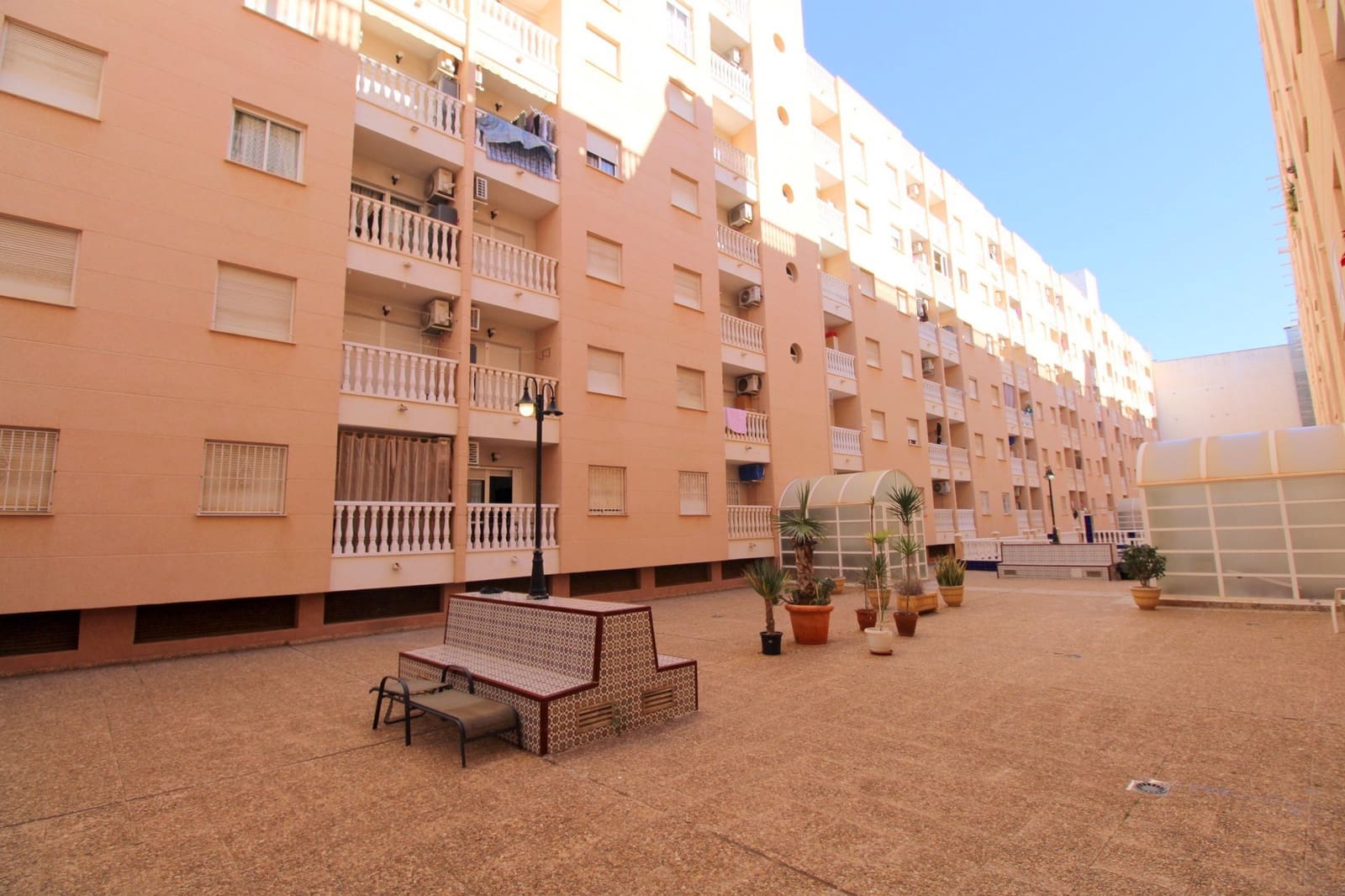 2 makuuhuone Huoneisto myytävänä paikassa Torrevieja mukana uima-altaan - 120 000 € (Ref: 9548884)