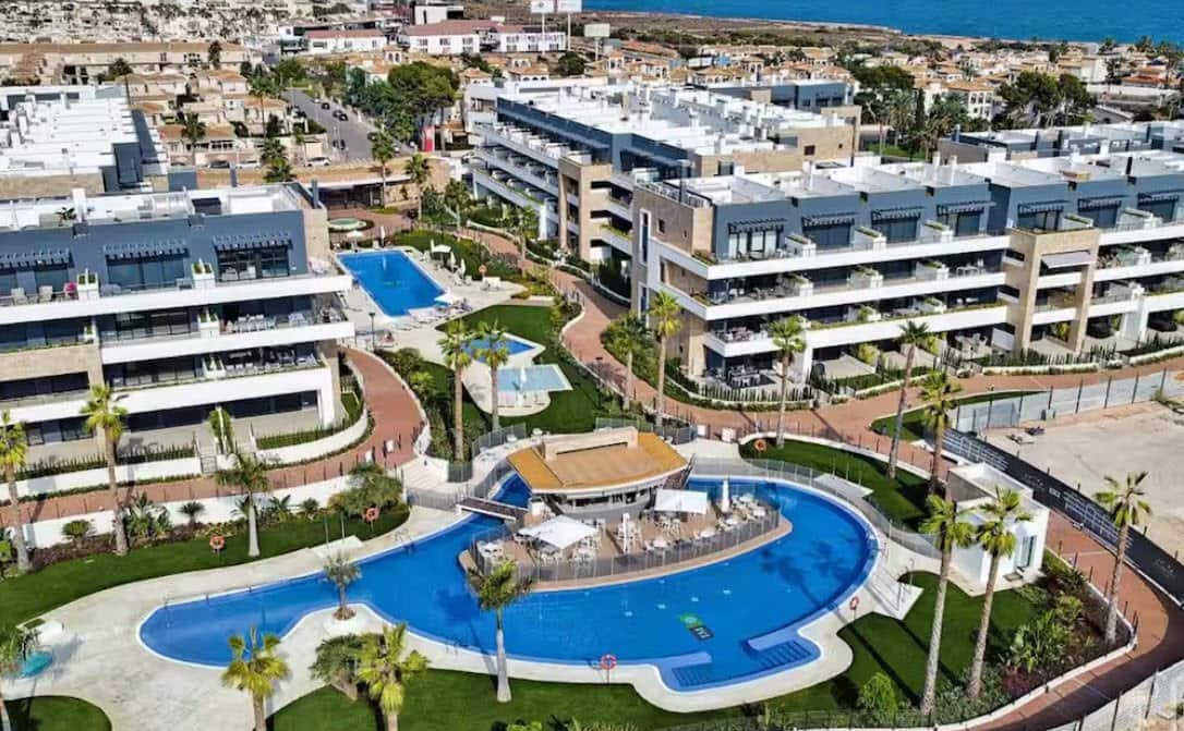 2 slaapkamer Penthouse te koop in Playa Flamenca met zwembad - € 499.000 (Ref: 9548886)