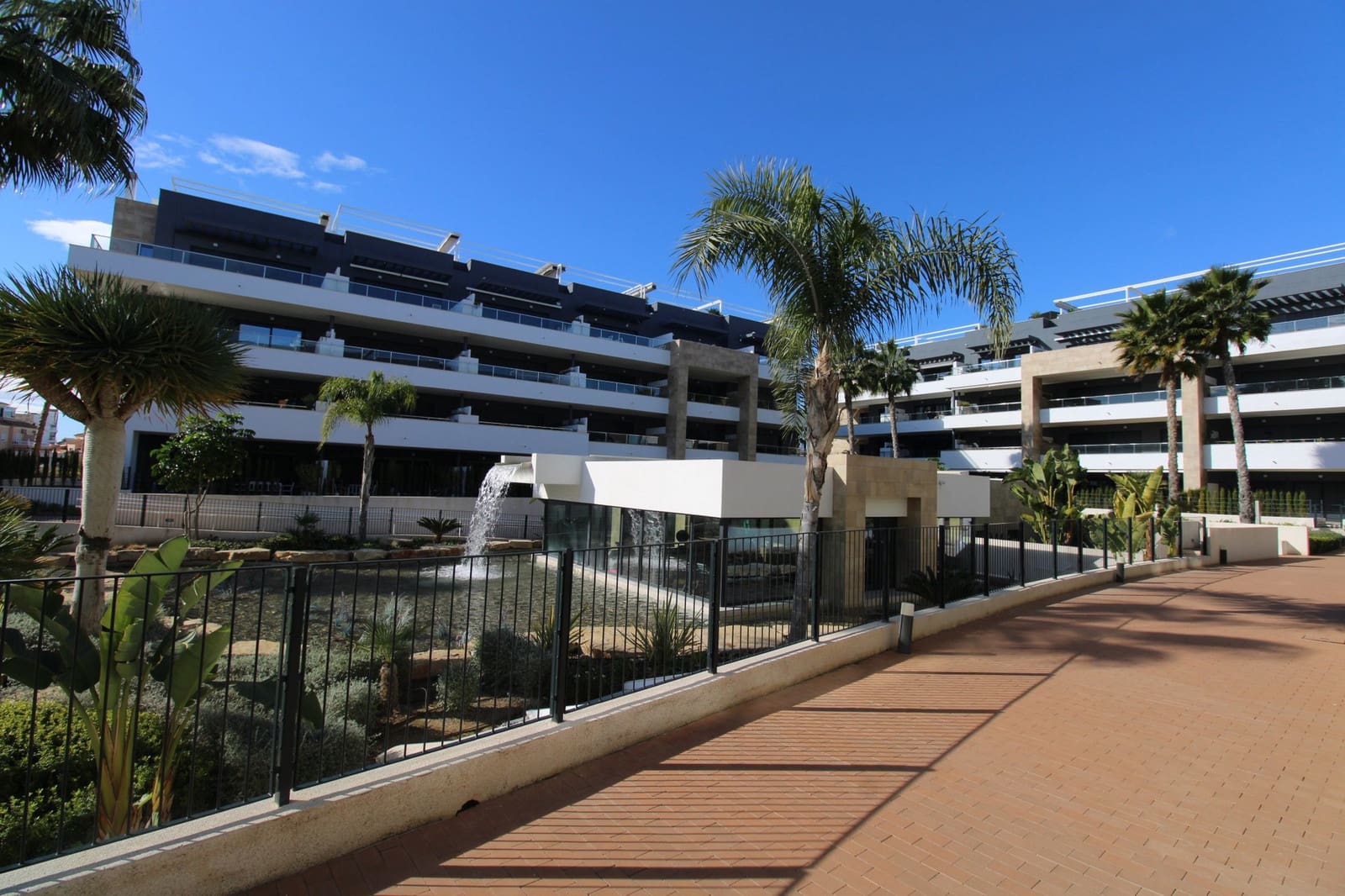 2 slaapkamer Penthouse te koop in Playa Flamenca met zwembad - € 499.000 (Ref: 9548886)