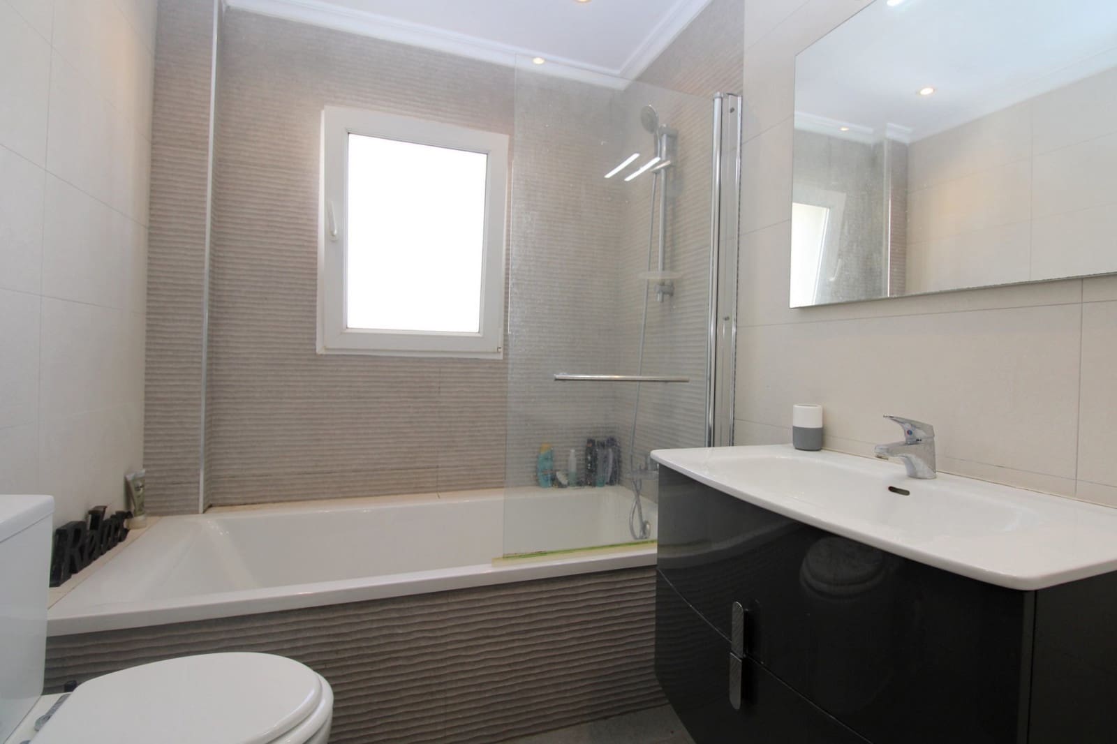 3 makuuhuone Huvila myytävänä paikassa Villamartin mukana uima-altaan - 385 000 € (Ref: 9548887)