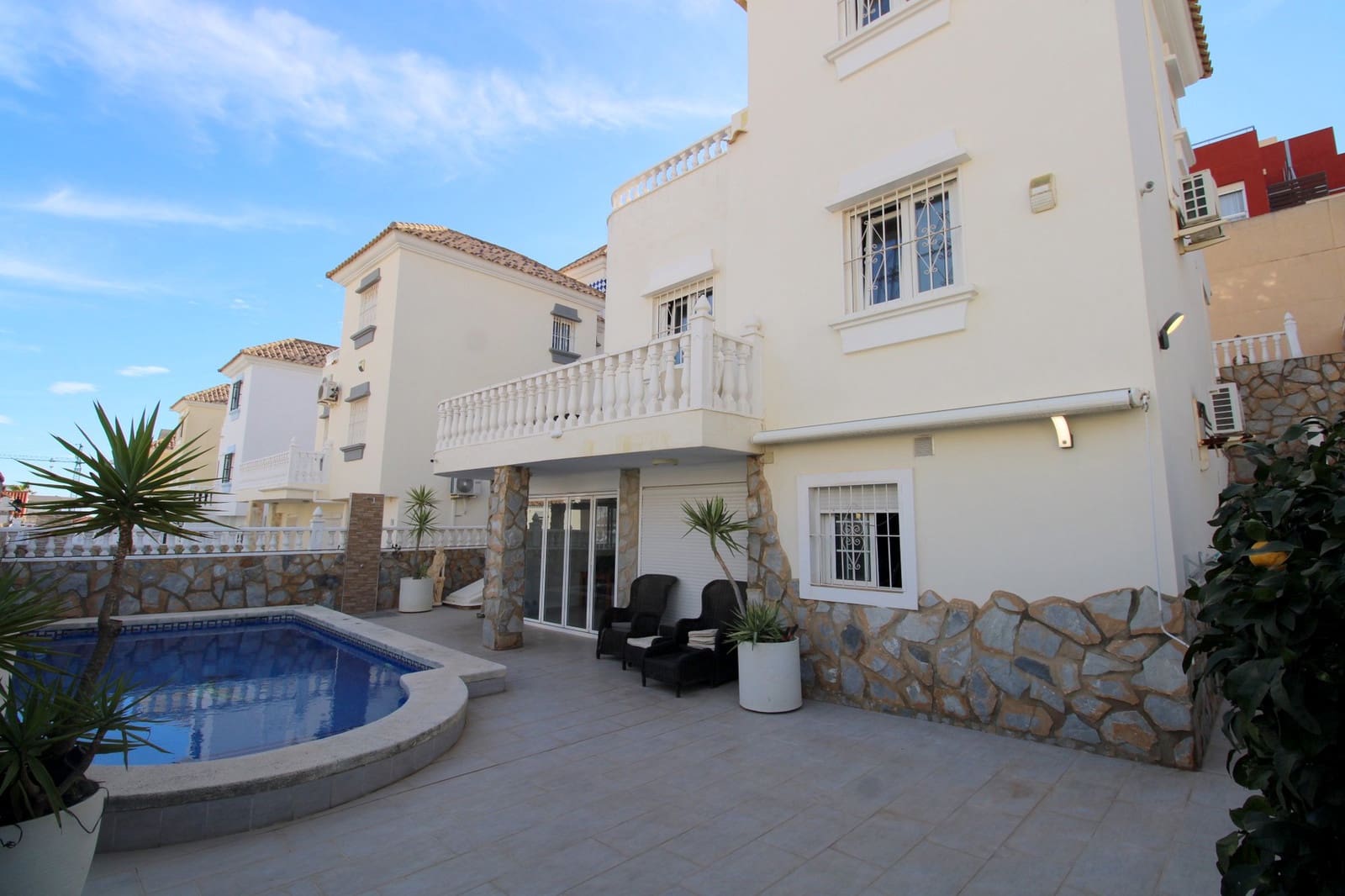 3 makuuhuone Huvila myytävänä paikassa Villamartin mukana uima-altaan - 385 000 € (Ref: 9548887)