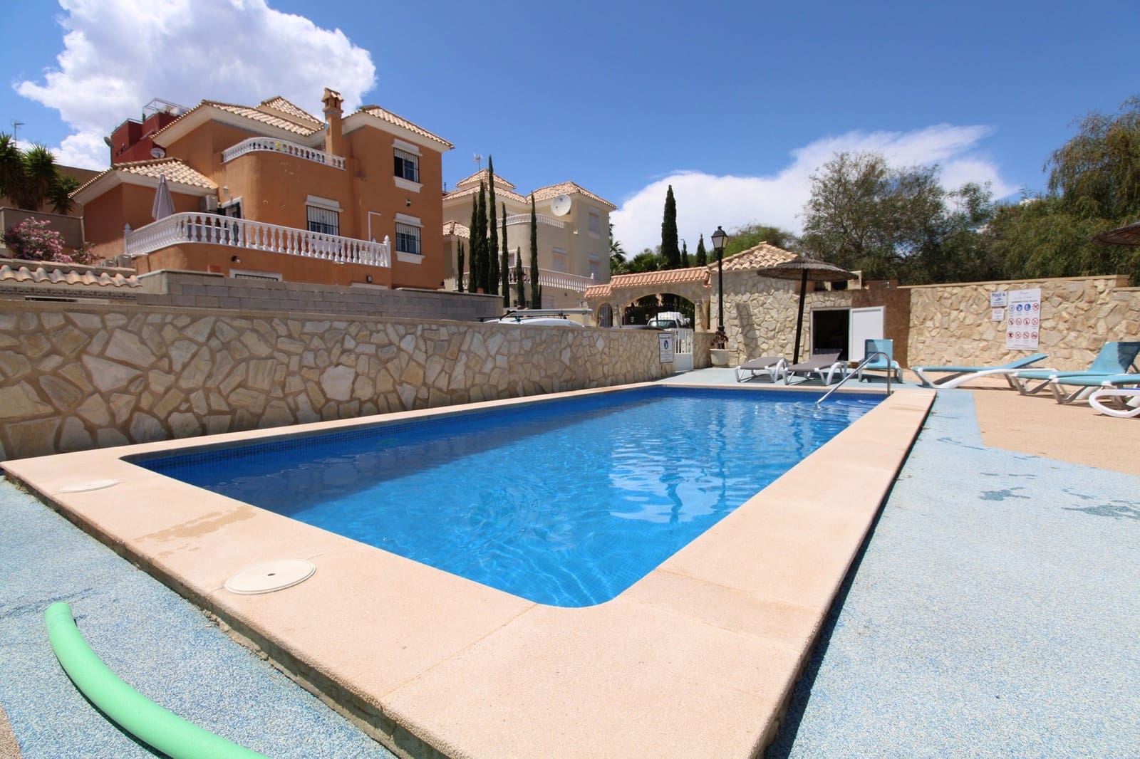 3 makuuhuone Huvila myytävänä paikassa Villamartin mukana uima-altaan - 385 000 € (Ref: 9548887)