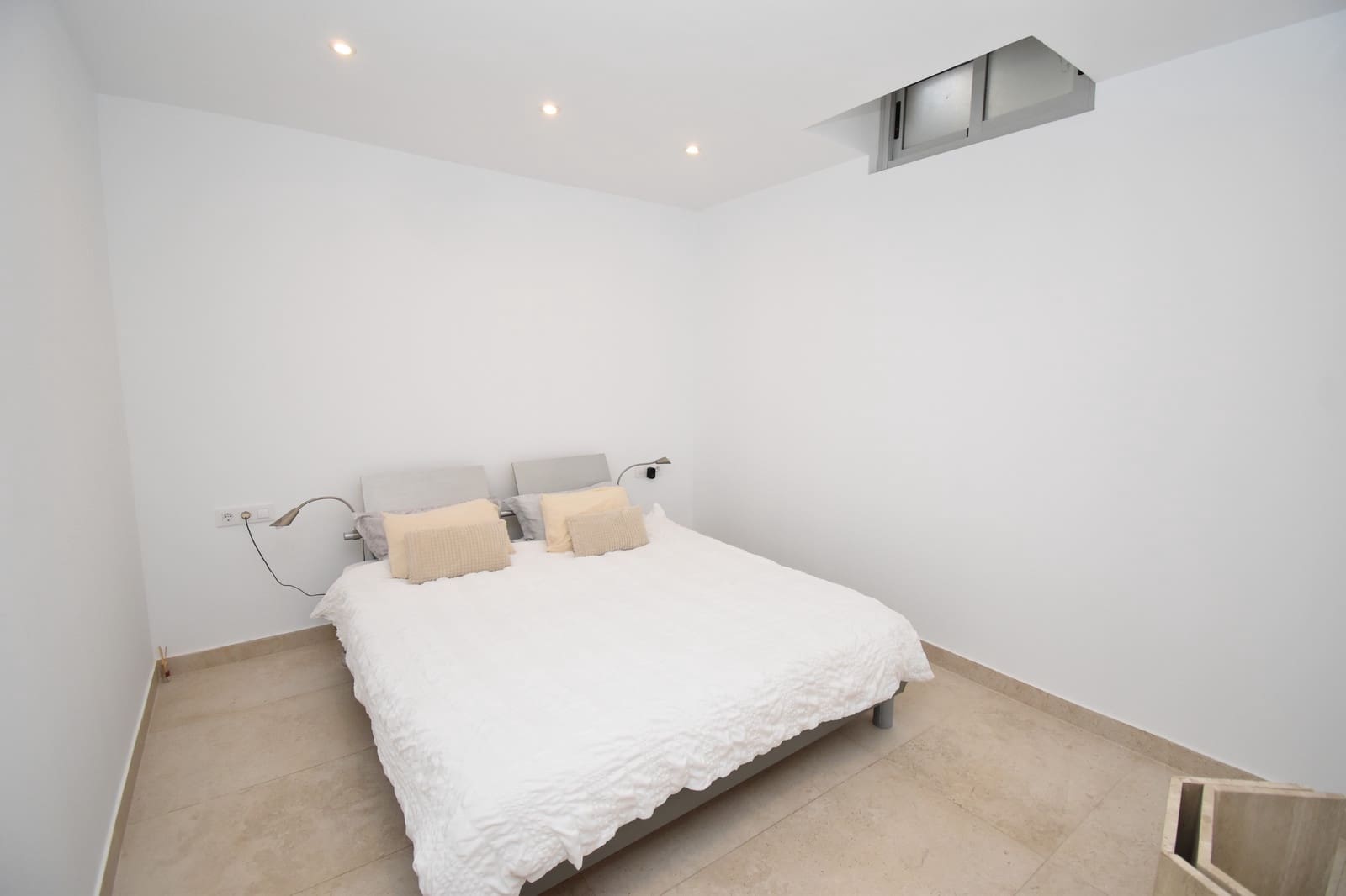 5 quarto Moradia para venda em Villamartin com piscina - 489 000 € (Ref: 9568175)