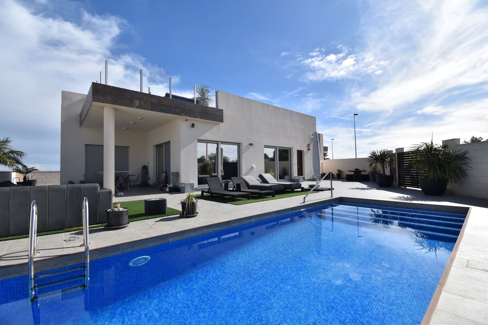 5 quarto Moradia para venda em Villamartin com piscina - 489 000 € (Ref: 9568175)