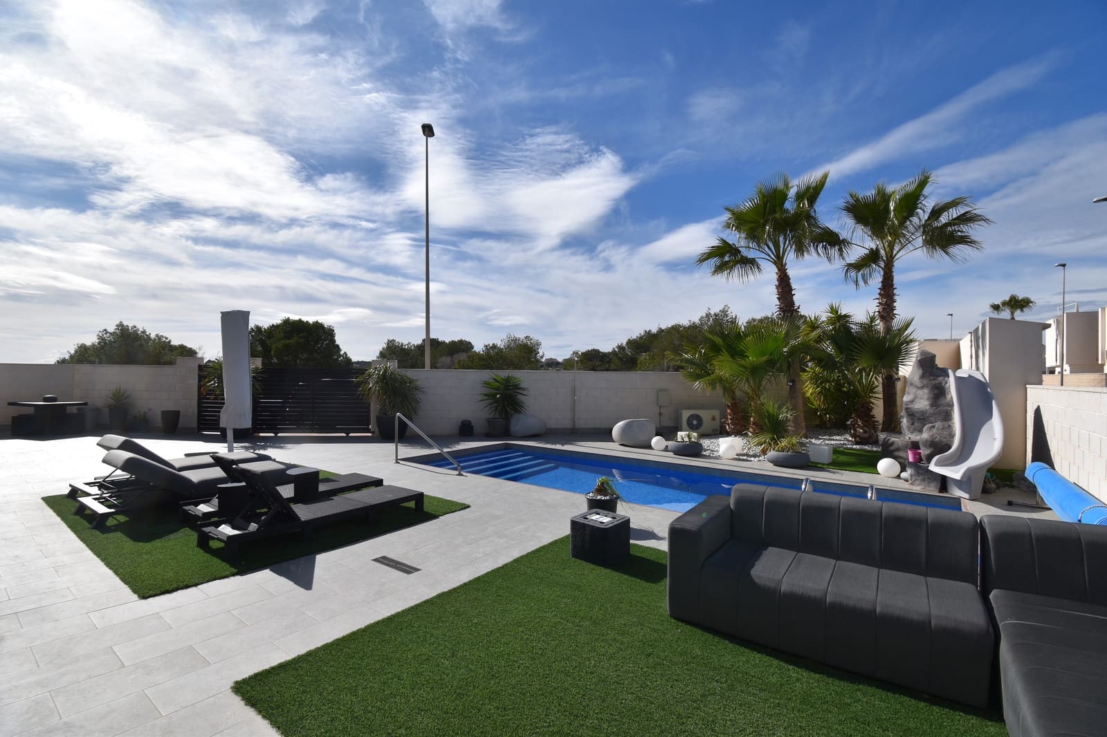 5 quarto Moradia para venda em Villamartin com piscina - 489 000 € (Ref: 9568175)