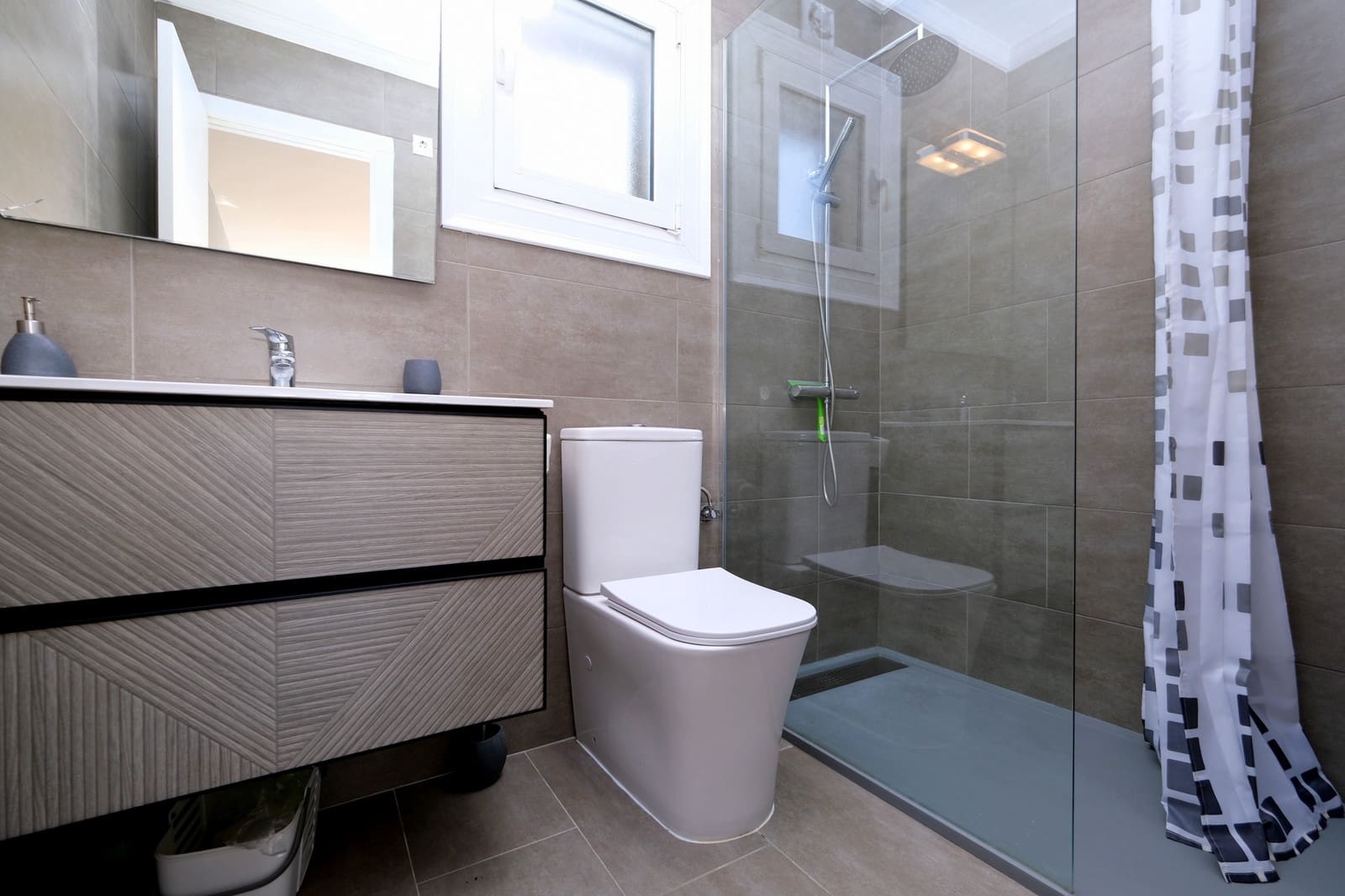 1 Zimmer Apartment zu verkaufen in Villamartin mit Pool - 124.995 € (Ref: 9574040)