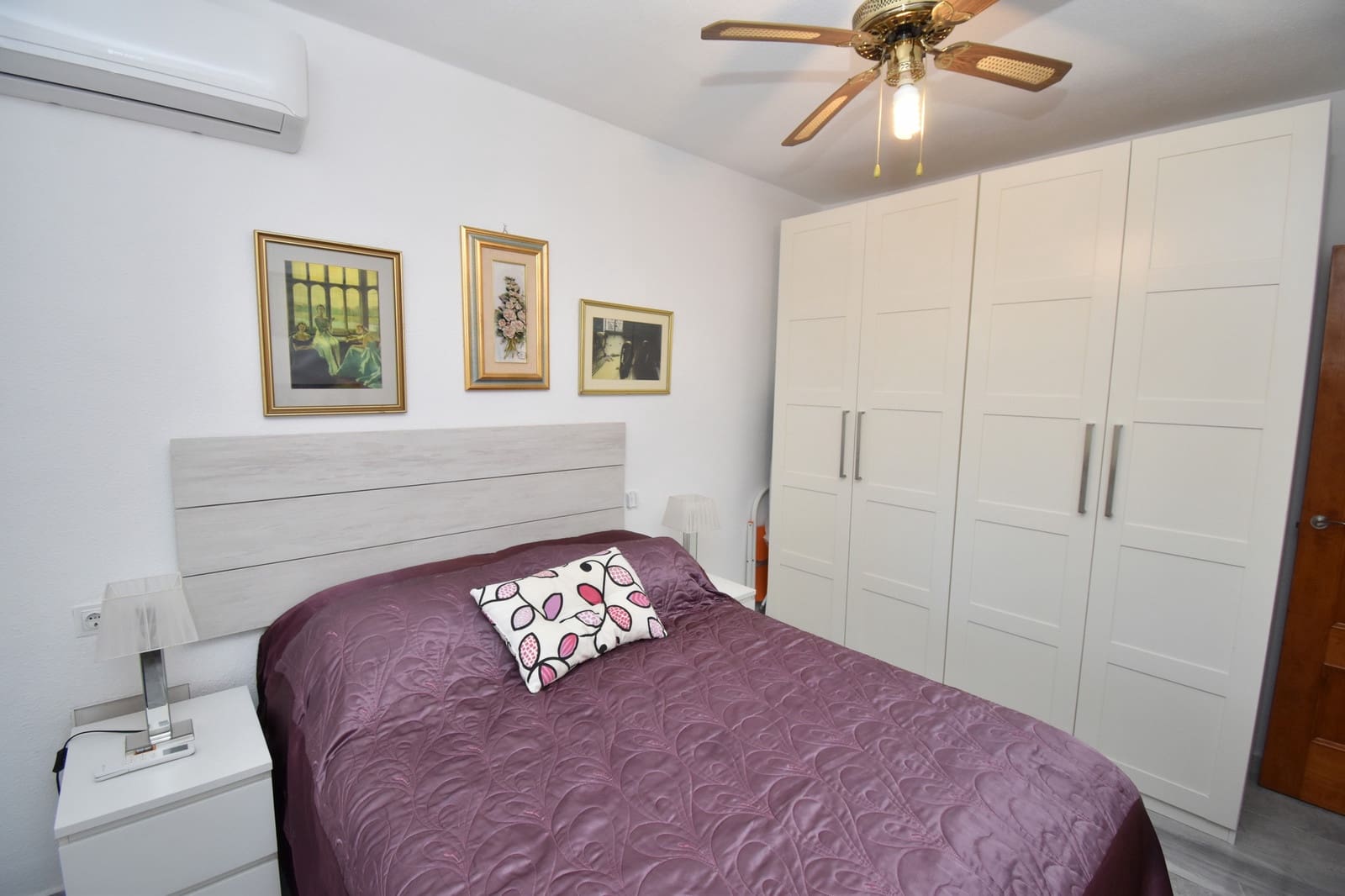 Chalet de 4 habitaciones en La Zenia en venta con piscina - 669.999 € (Ref: 9585911)