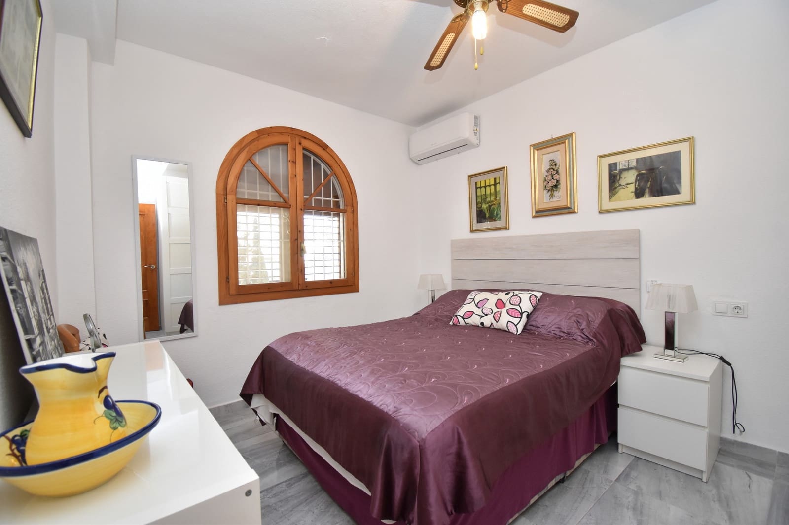 Chalet de 4 habitaciones en La Zenia en venta con piscina - 669.999 € (Ref: 9585911)