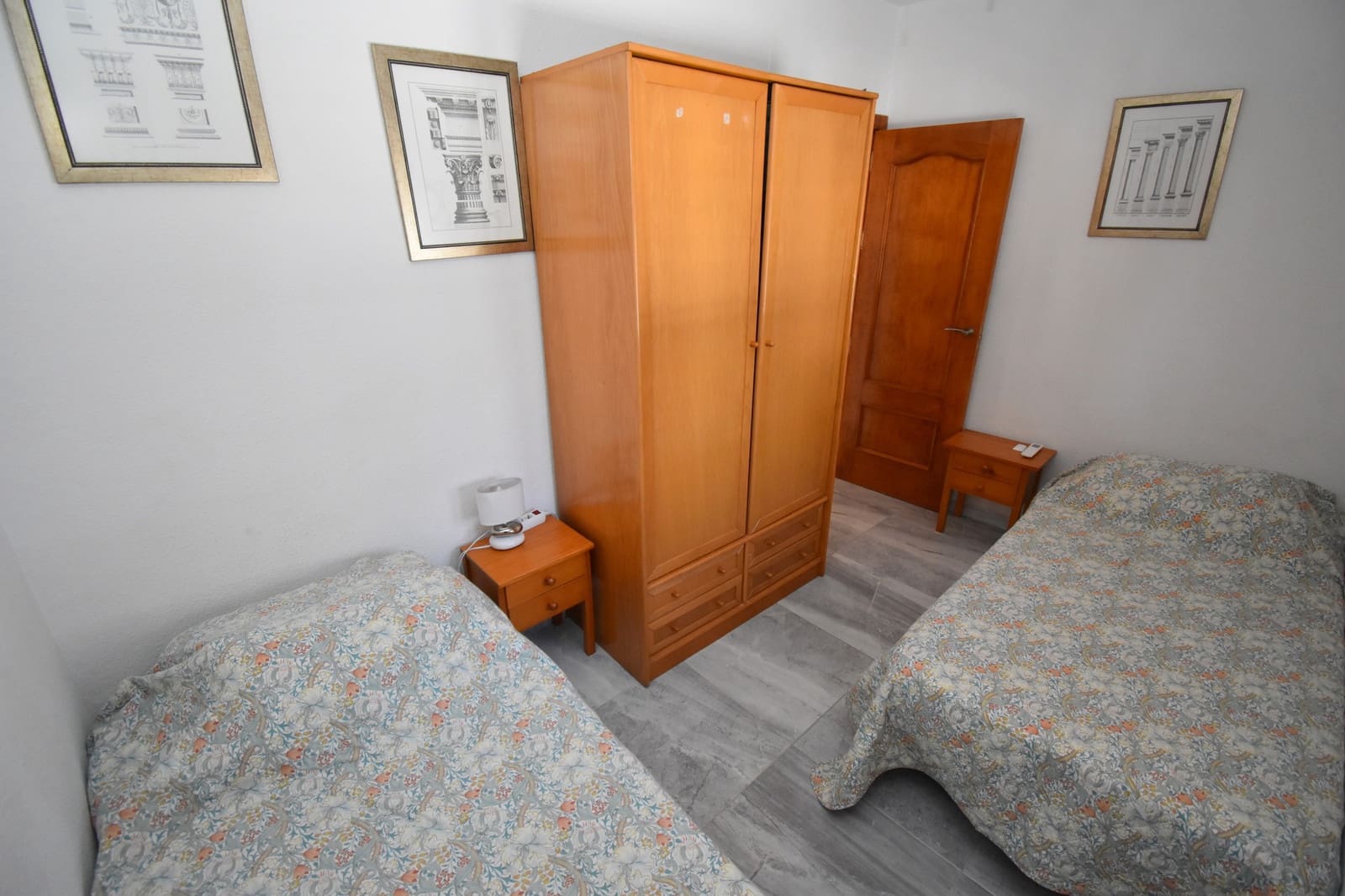 Chalet de 4 habitaciones en La Zenia en venta con piscina - 669.999 € (Ref: 9585911)