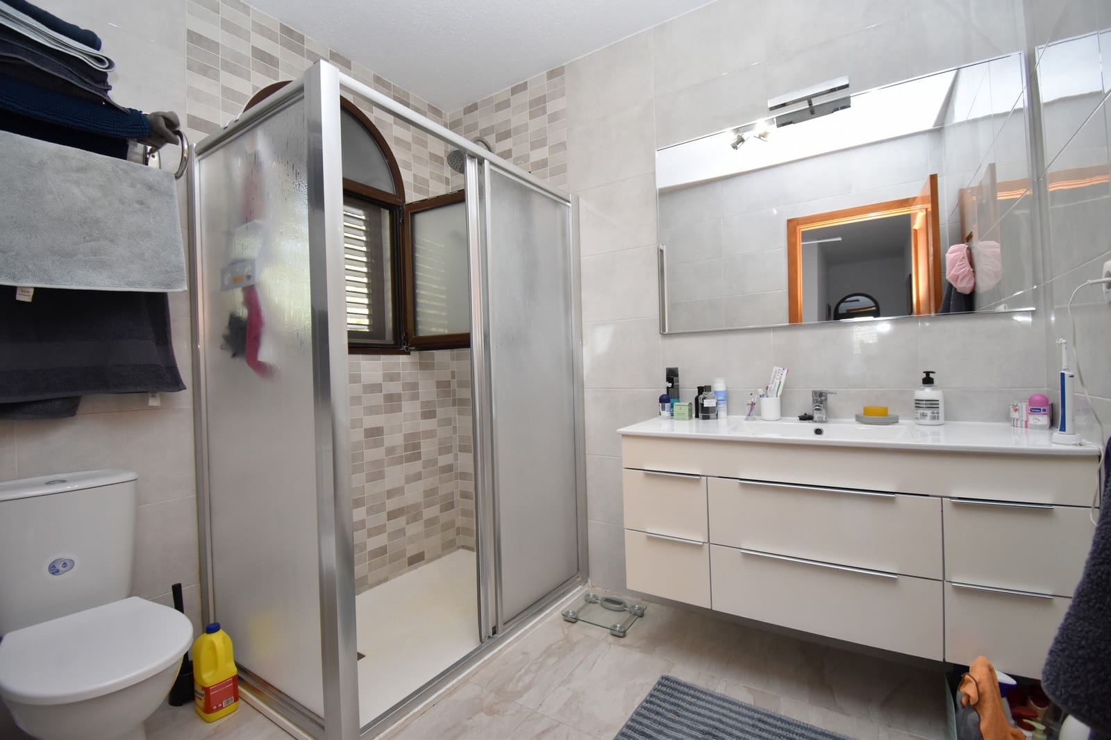 Chalet de 4 habitaciones en La Zenia en venta con piscina - 669.999 € (Ref: 9585911)