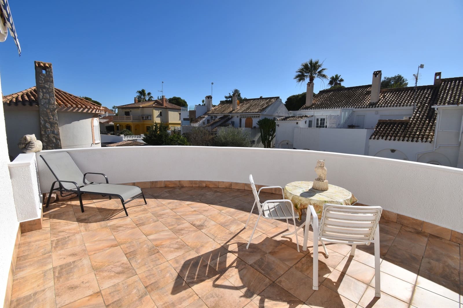 Chalet de 4 habitaciones en La Zenia en venta con piscina - 669.999 € (Ref: 9585911)