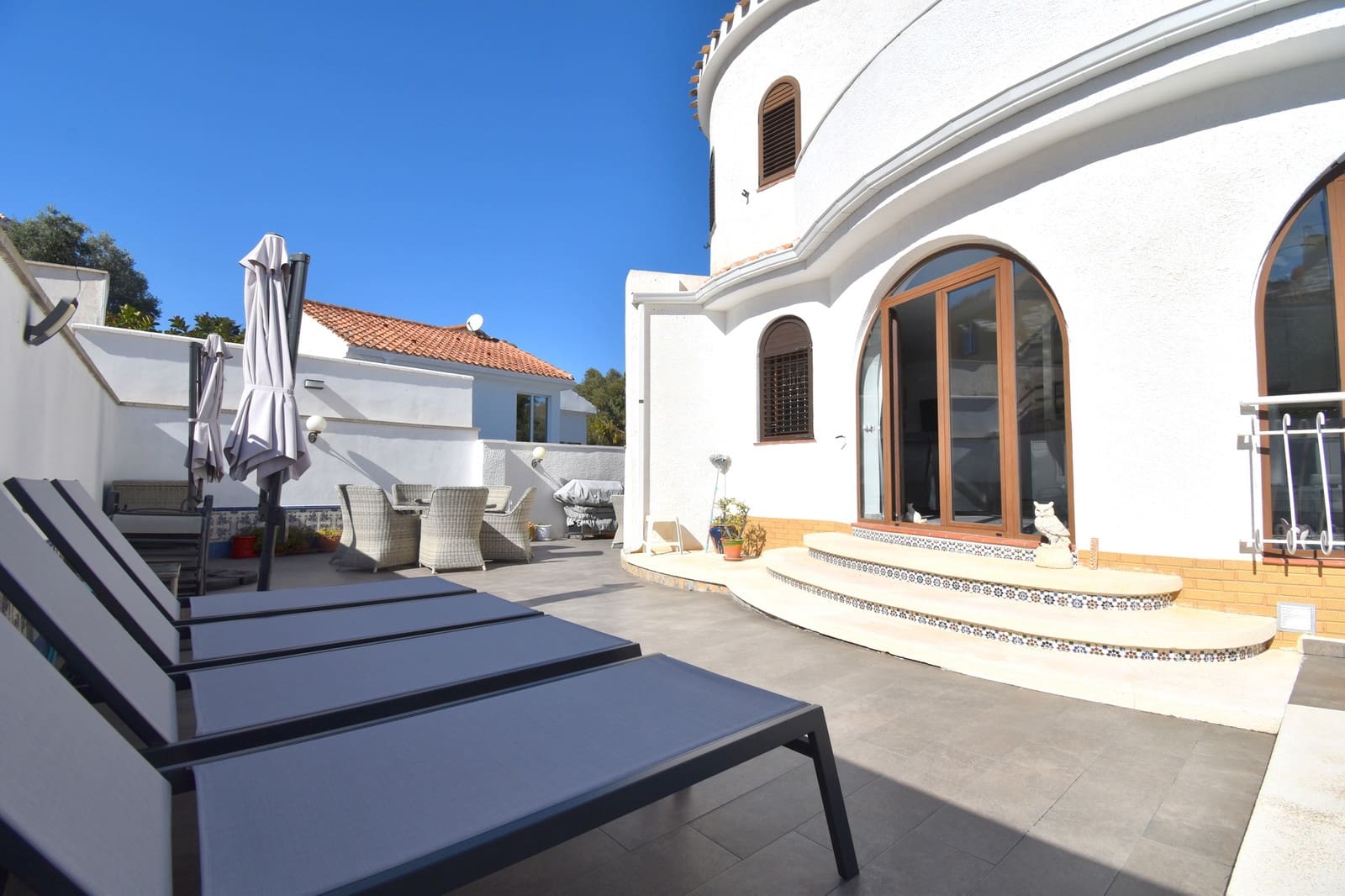 Chalet de 4 habitaciones en La Zenia en venta con piscina - 669.999 € (Ref: 9585911)