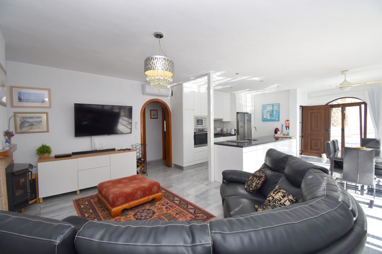 Chalet de 4 habitaciones en La Zenia en venta con piscina - 669.999 € (Ref: 9585911)