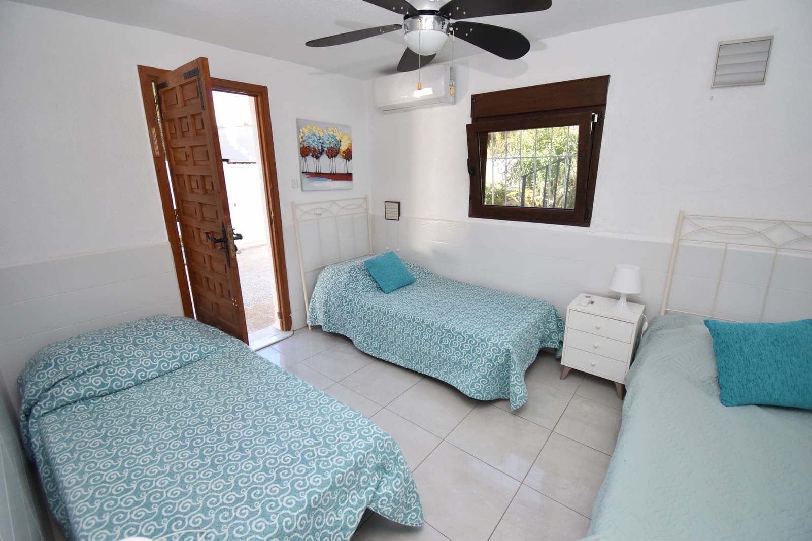 Chalet de 4 habitaciones en La Zenia en venta con piscina - 669.999 € (Ref: 9585911)