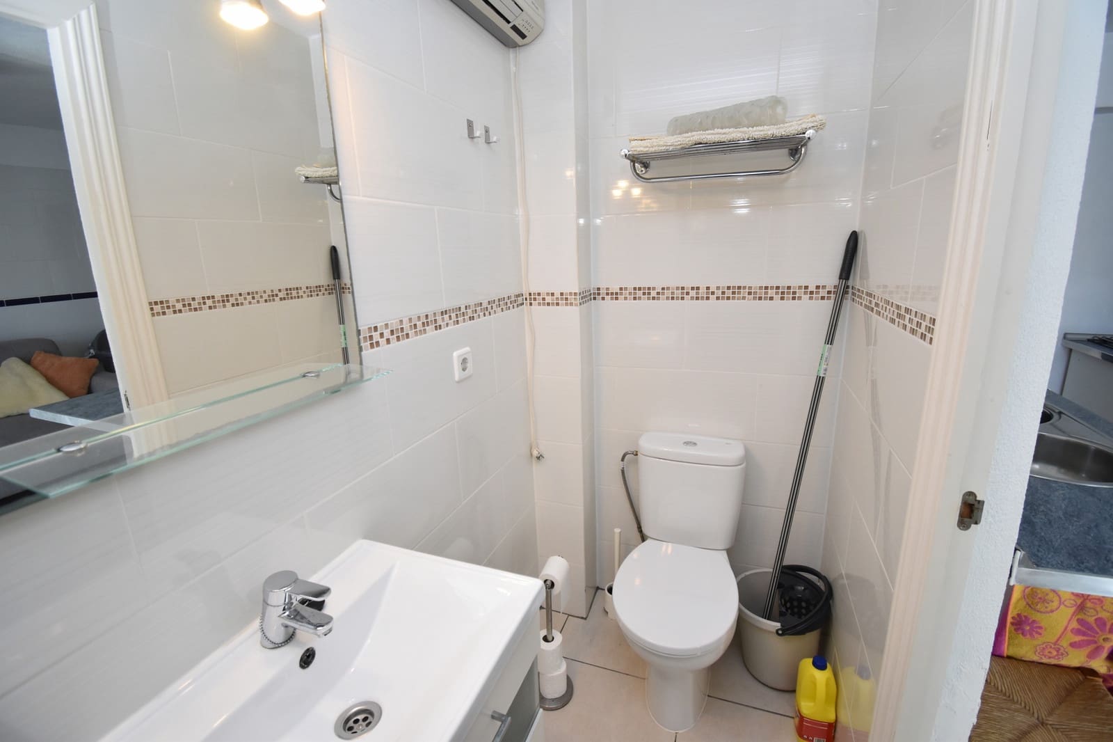Chalet de 4 habitaciones en La Zenia en venta con piscina - 669.999 € (Ref: 9585911)