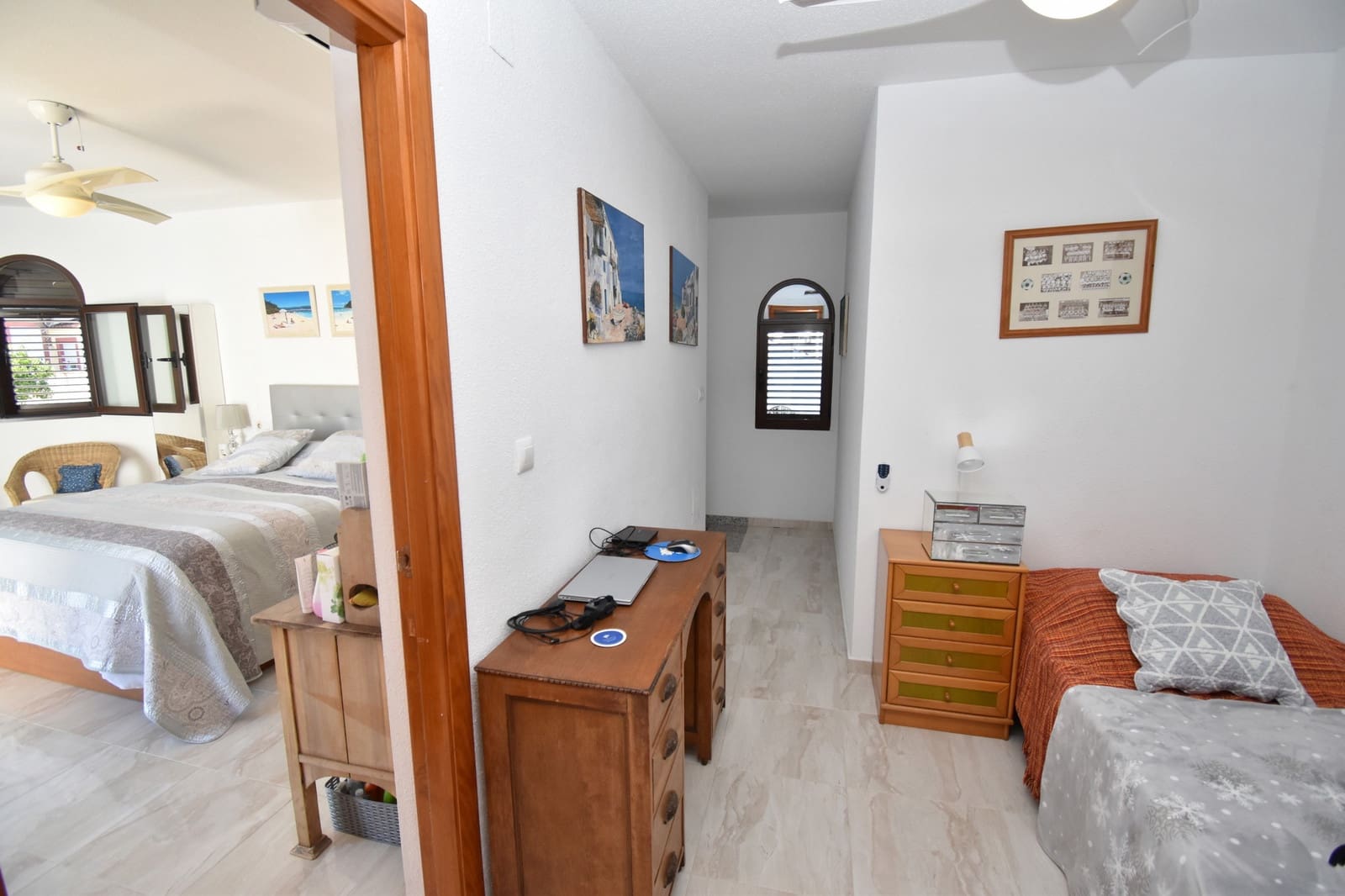 Chalet de 4 habitaciones en La Zenia en venta con piscina - 669.999 € (Ref: 9585911)