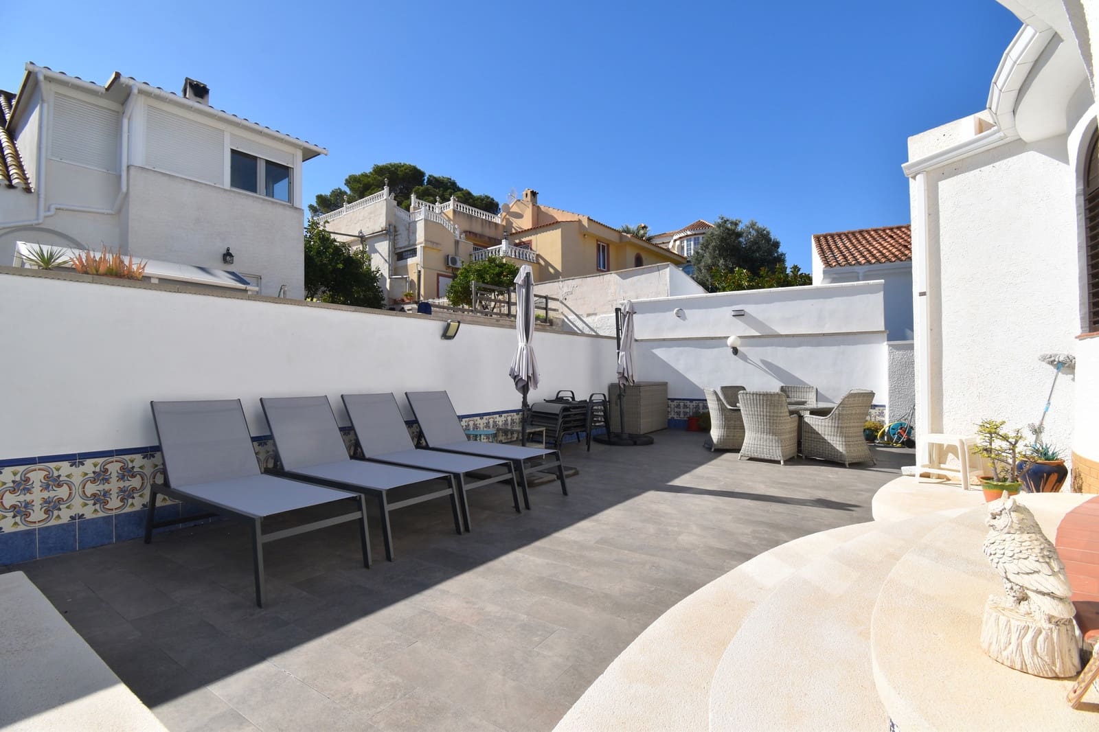 Chalet de 4 habitaciones en La Zenia en venta con piscina - 669.999 € (Ref: 9585911)