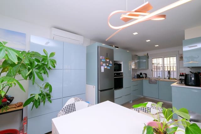 2 soveværelse Byhus til salg i Villamartin, Orihuela med swimmingpool - € 299.999 (Ref: 9585912)