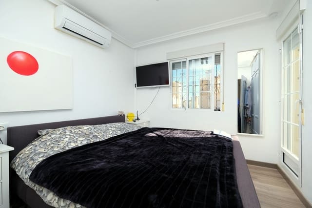 2 soveværelse Byhus til salg i Villamartin, Orihuela med swimmingpool - € 299.999 (Ref: 9585912)