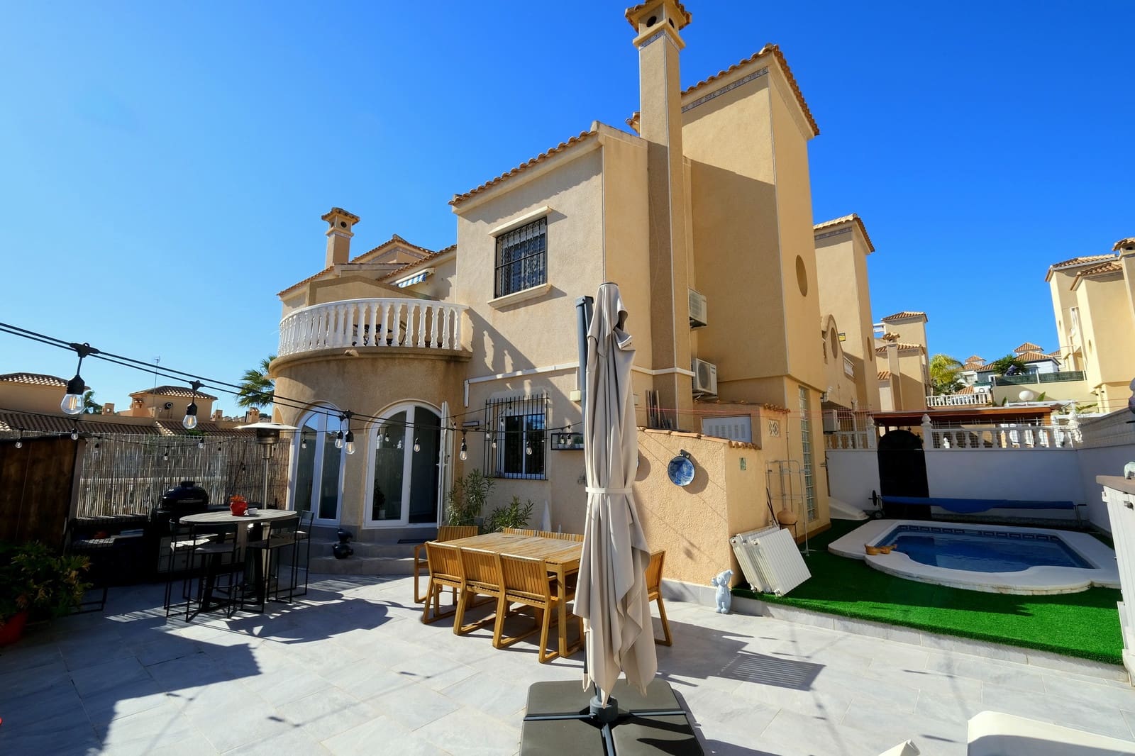 2 soveværelse Byhus til salg i Villamartin med swimmingpool - € 299.999 (Ref: 9585912)