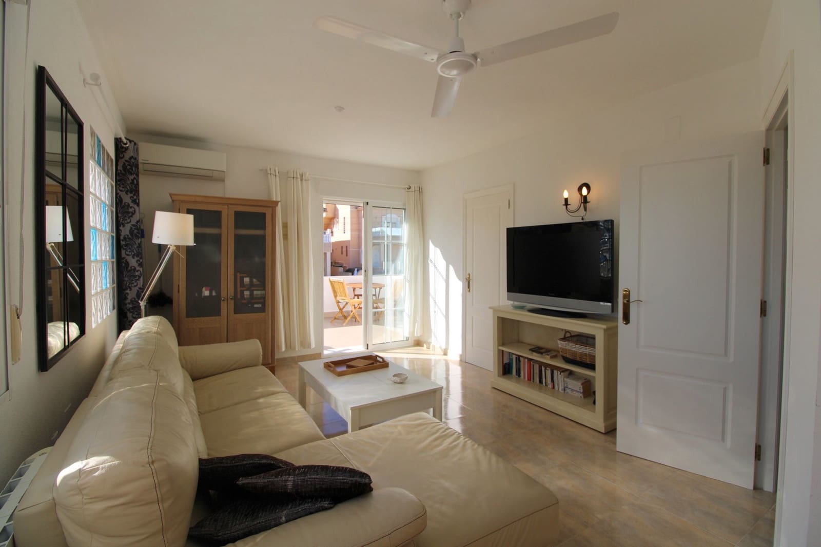 Chalet de 3 habitaciones en Villamartin en venta - 284.000 € (Ref: 9594761)