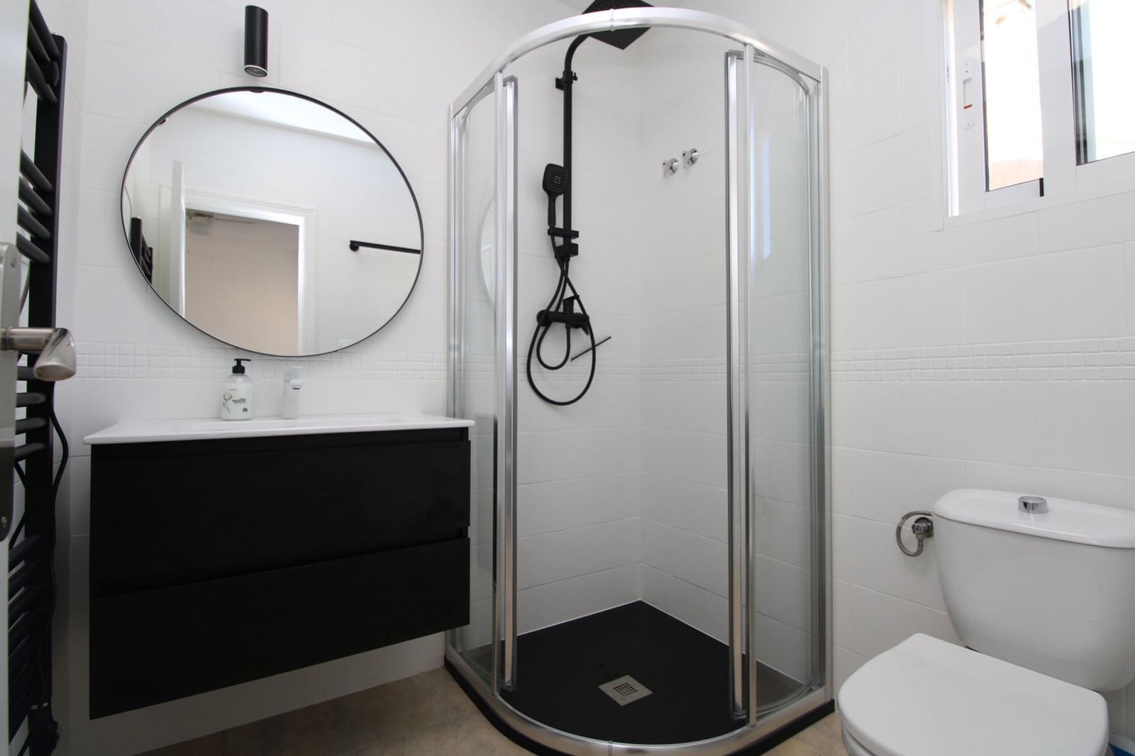 Chalet de 3 habitaciones en Villamartin en venta - 284.000 € (Ref: 9594761)