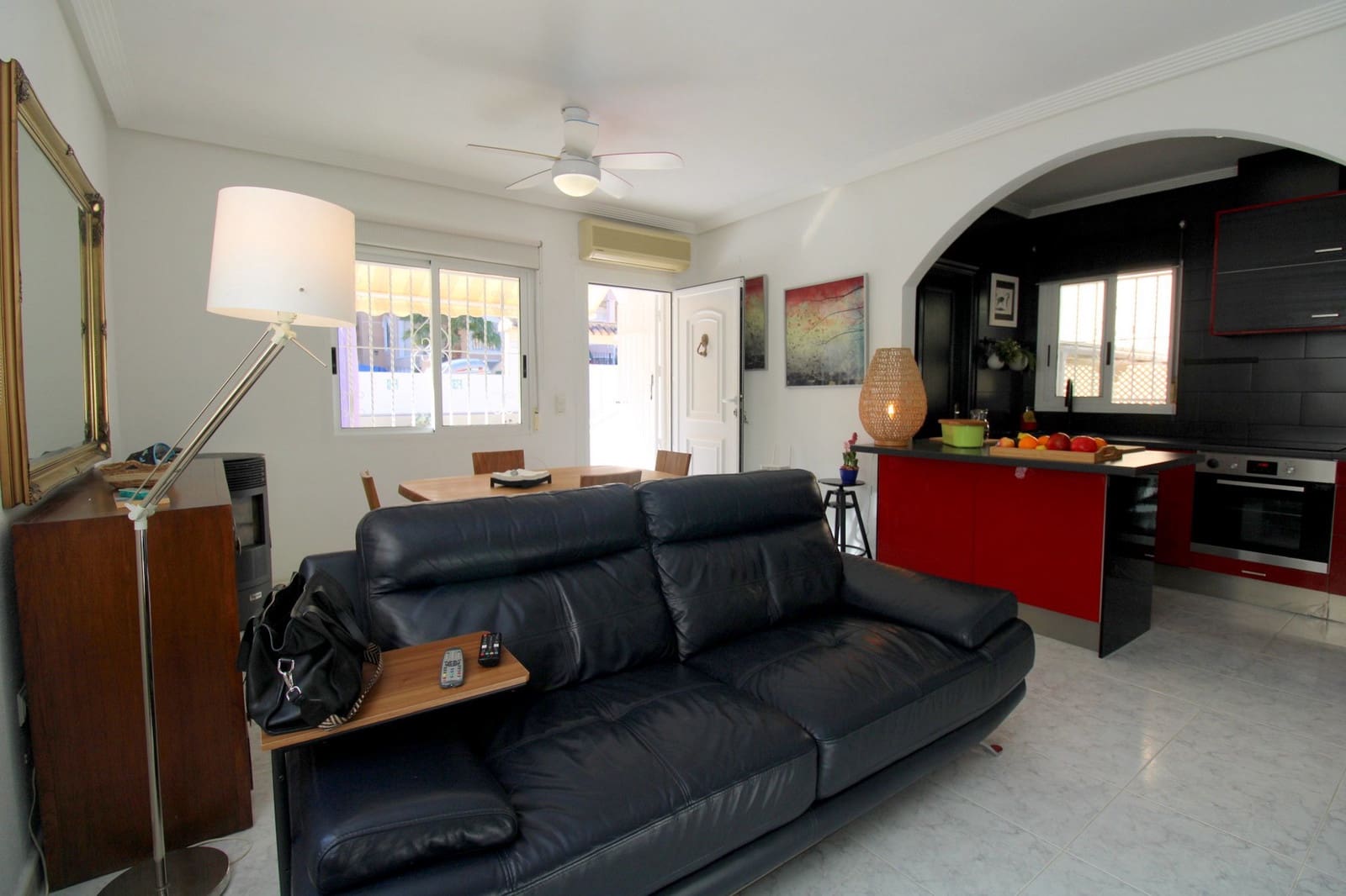 Chalet de 3 habitaciones en Villamartin en venta - 284.000 € (Ref: 9594761)