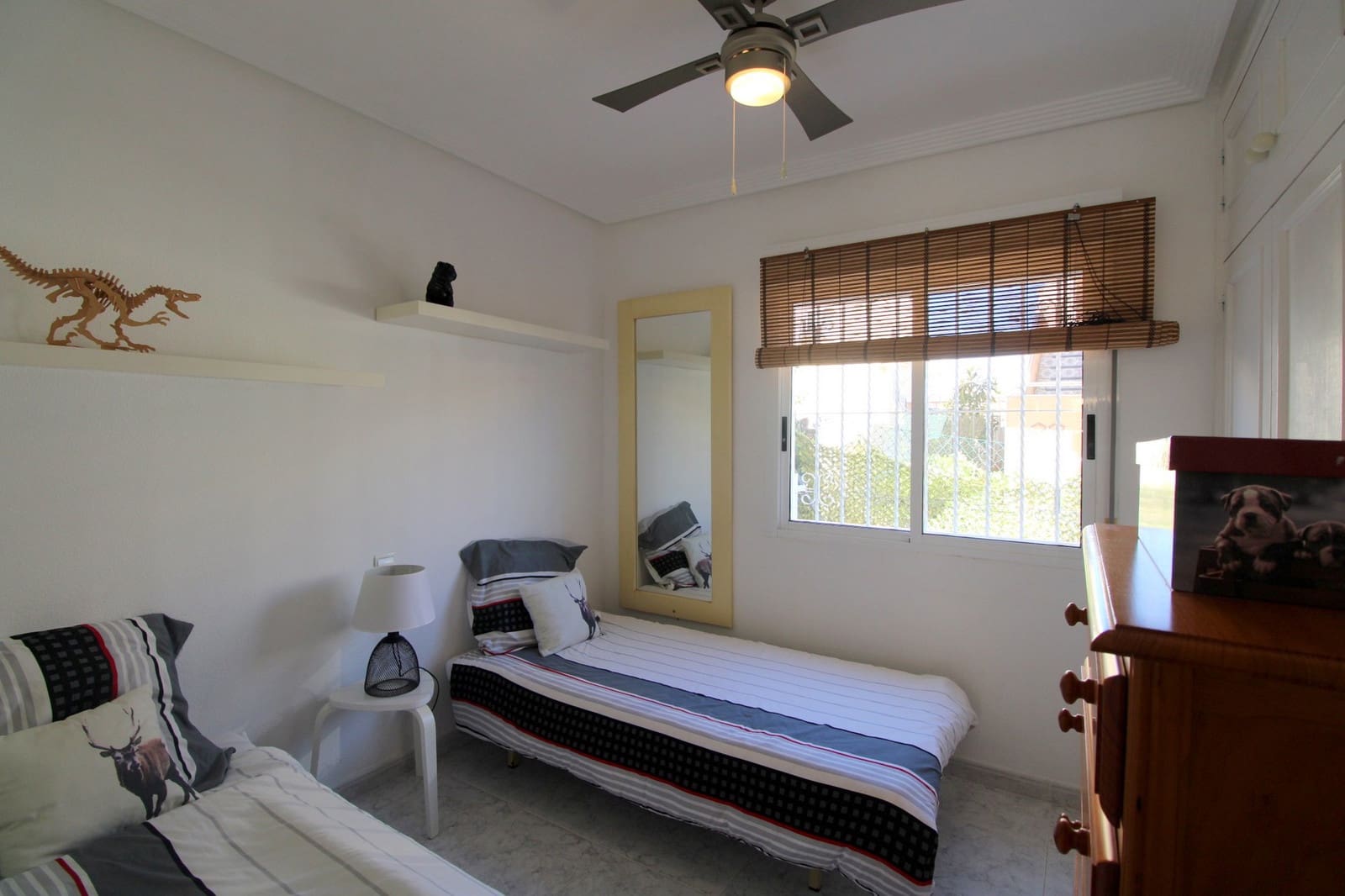 Chalet de 3 habitaciones en Villamartin en venta - 284.000 € (Ref: 9594761)