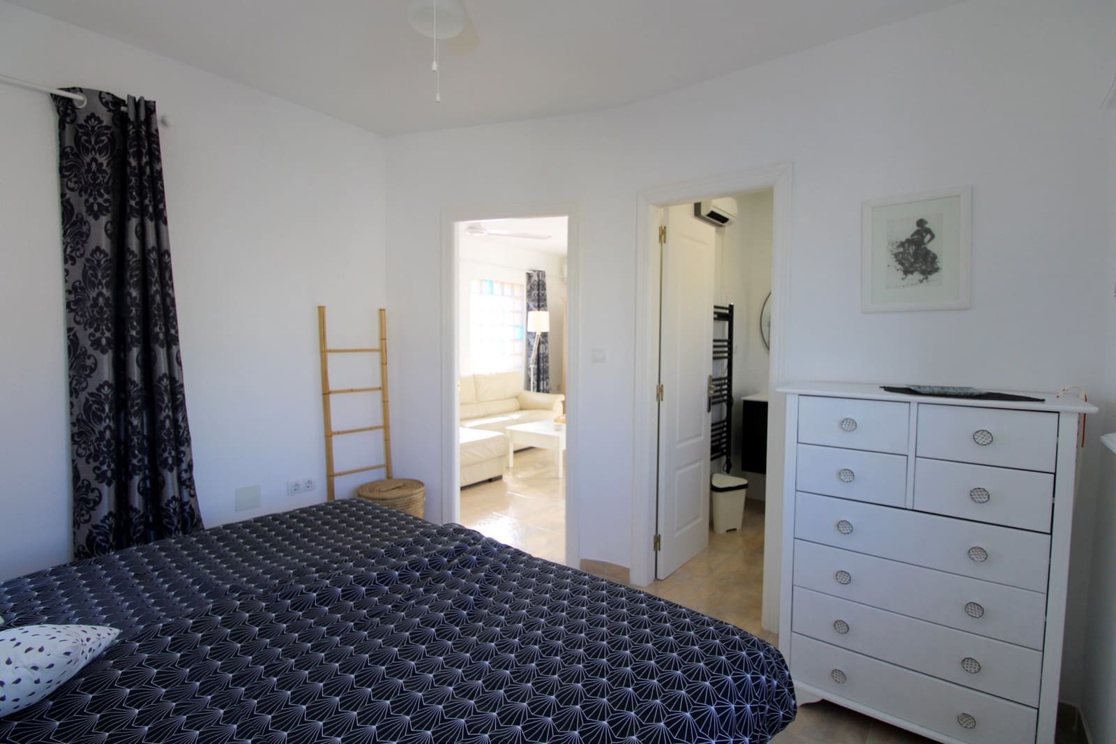 Chalet de 3 habitaciones en Villamartin en venta - 284.000 € (Ref: 9594761)