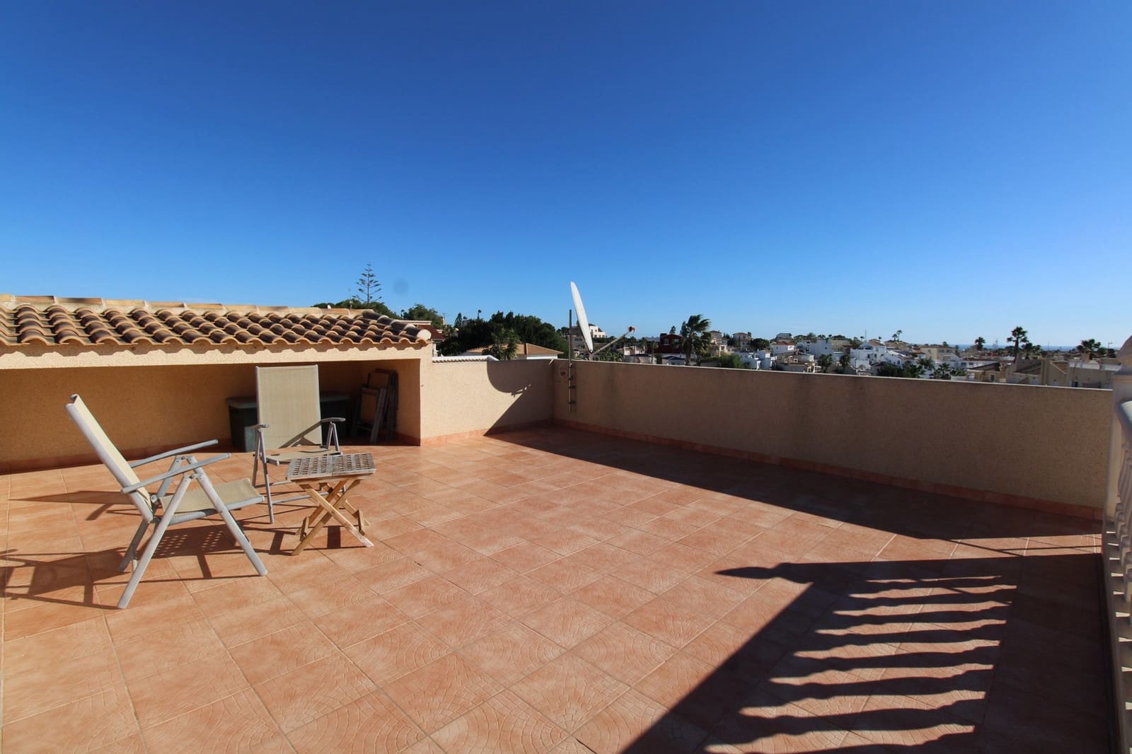 Chalet de 3 habitaciones en Villamartin en venta - 284.000 € (Ref: 9594761)