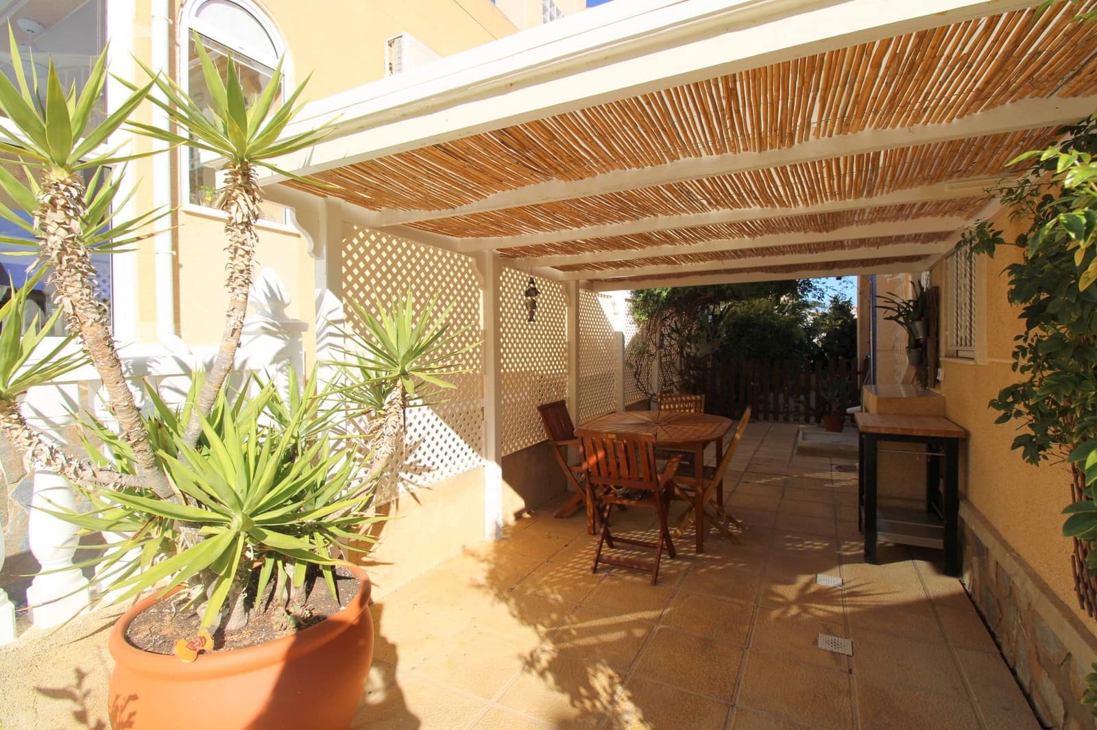 Chalet de 3 habitaciones en Villamartin en venta - 284.000 € (Ref: 9594761)