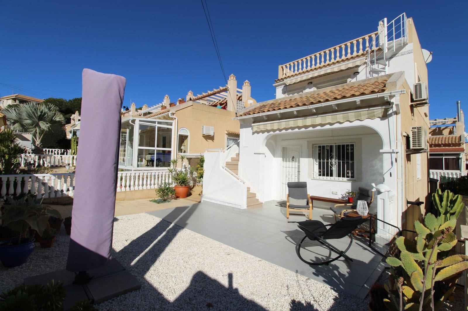 Chalet de 3 habitaciones en Villamartin en venta - 284.000 € (Ref: 9594761)