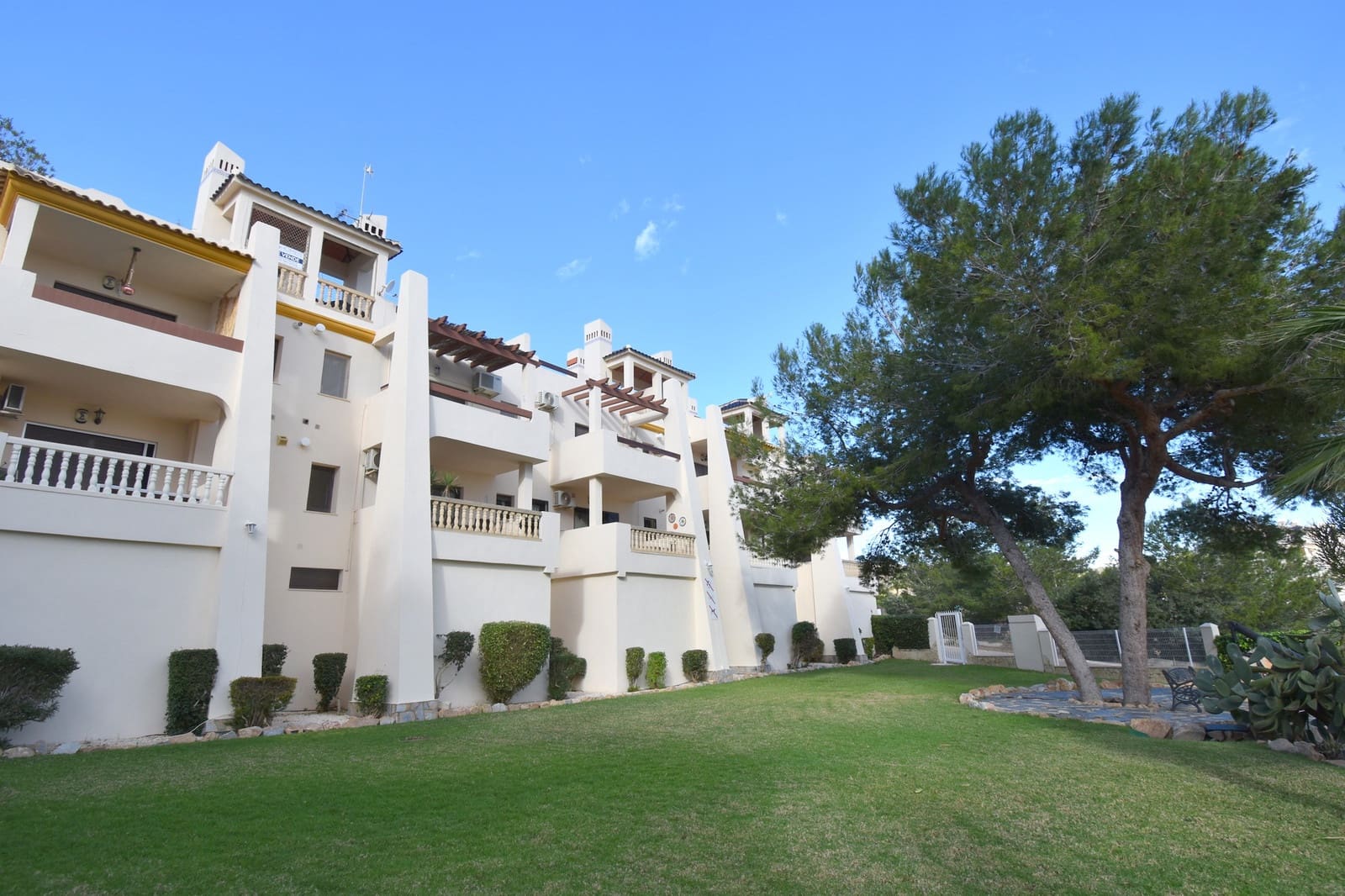 2 soveværelse Lejlighed til salg i Las Ramblas Golf med swimmingpool - € 180.000 (Ref: 9604654)