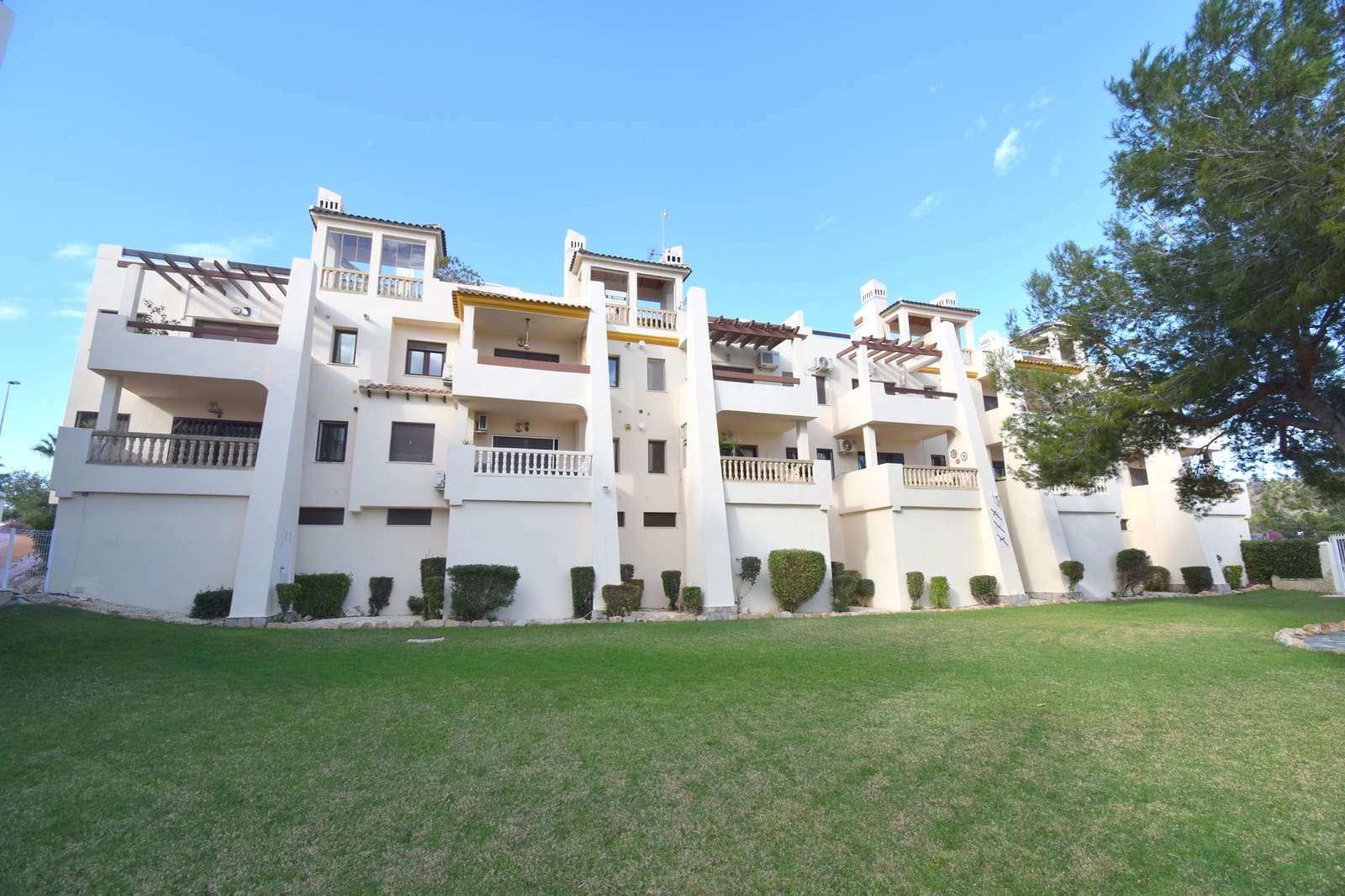 2 soveværelse Lejlighed til salg i Las Ramblas Golf med swimmingpool - € 180.000 (Ref: 9604654)