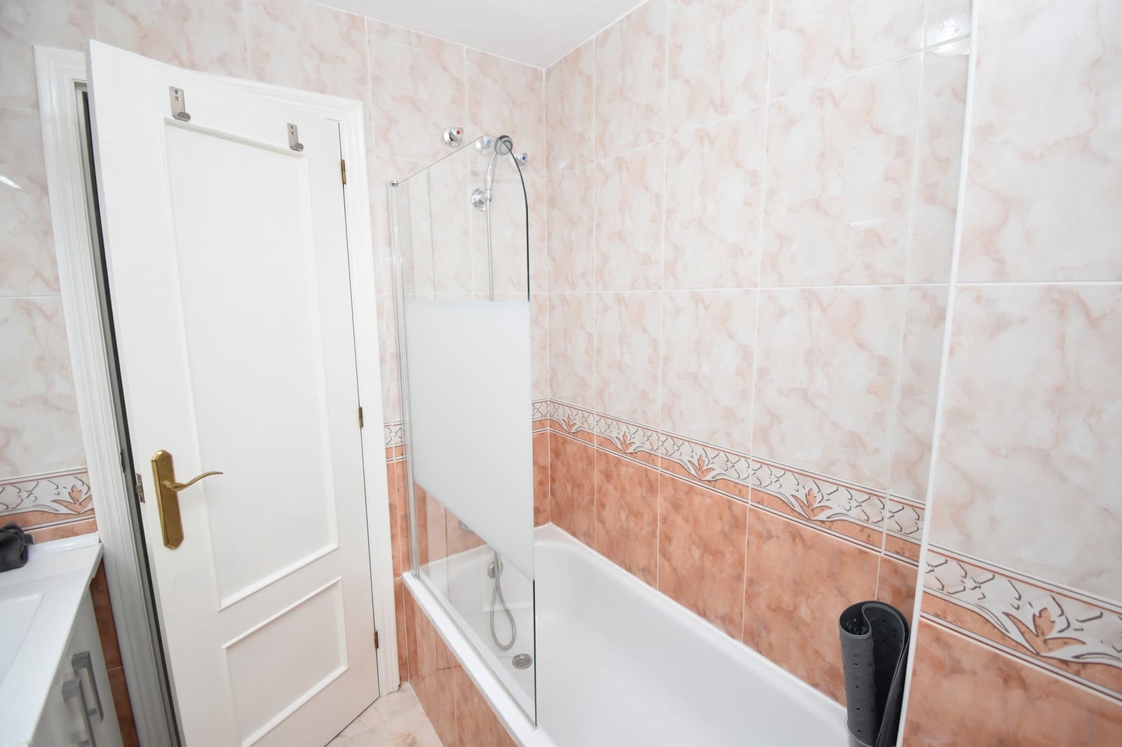 2 bedroom Apartment for sale in Villamartin with pool - € 129,999 (Ref: 9607576)