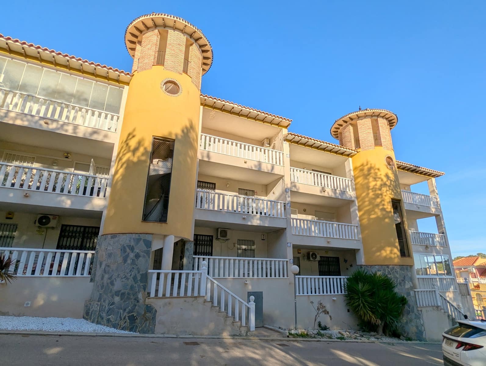2 bedroom Apartment for sale in Villamartin with pool - € 129,999 (Ref: 9607576)