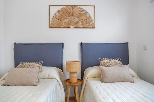 Chalet de 3 habitaciones en Los Alcázares en venta con piscina - 539.900 € (Ref: 9615180)