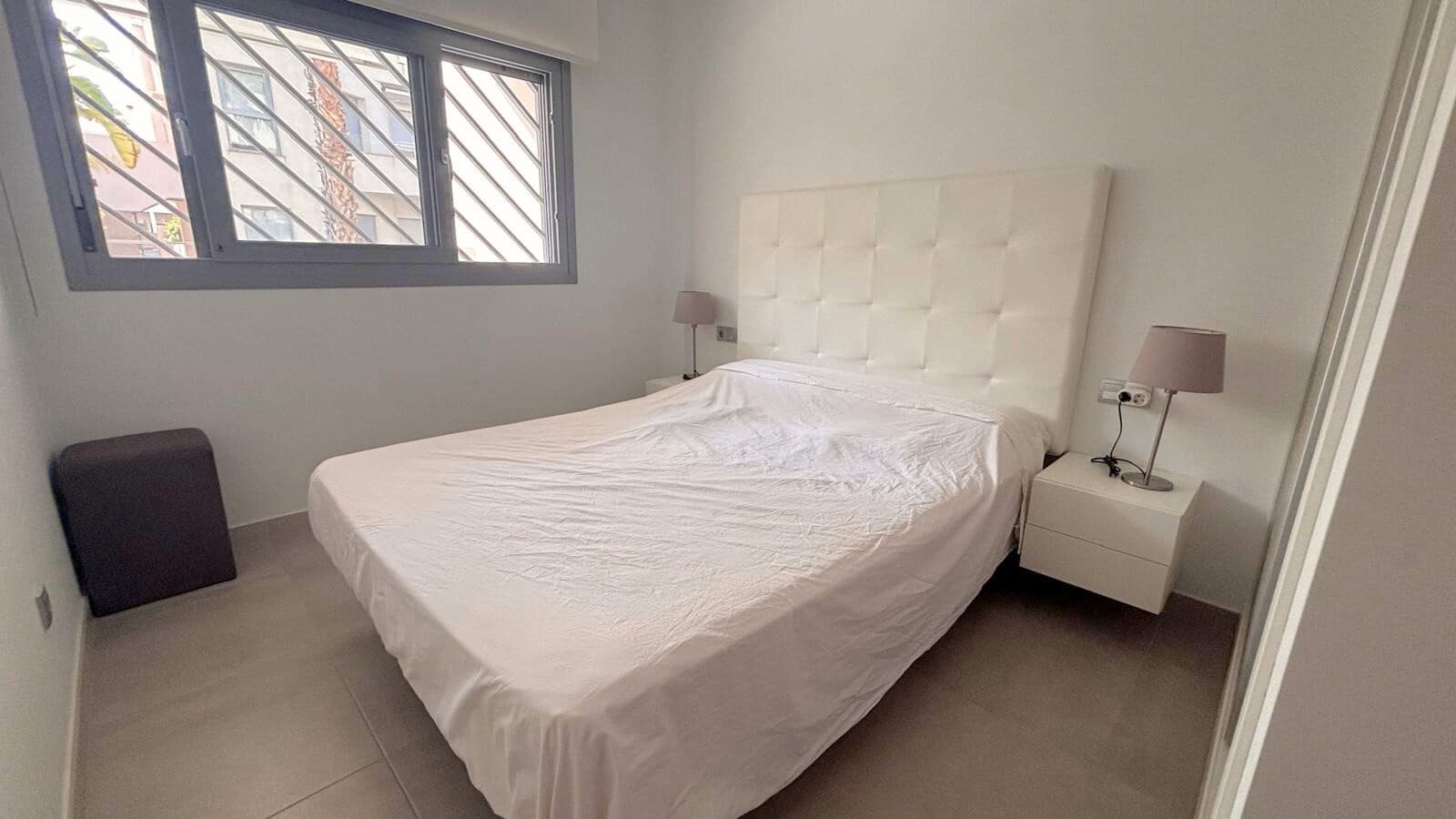 Apartamento de 2 habitaciones en Torrevieja en venta con piscina - 253.000 € (Ref: 9647837)