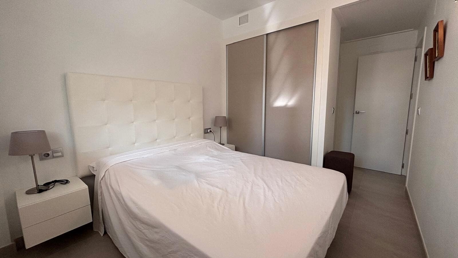 Apartamento de 2 habitaciones en Torrevieja en venta con piscina - 253.000 € (Ref: 9647837)