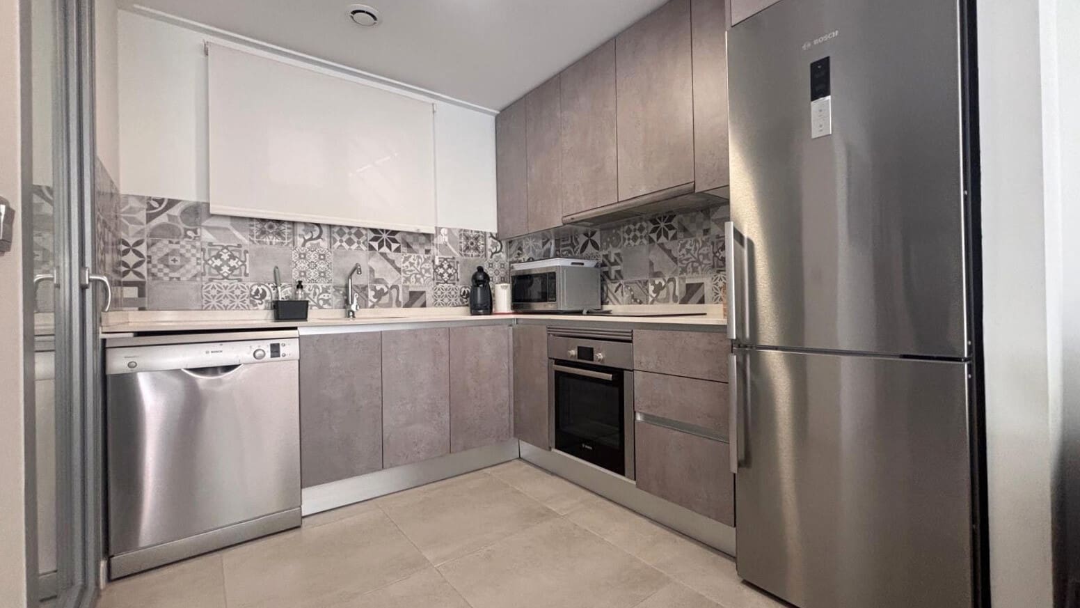 Apartamento de 2 habitaciones en Torrevieja en venta con piscina - 253.000 € (Ref: 9647837)