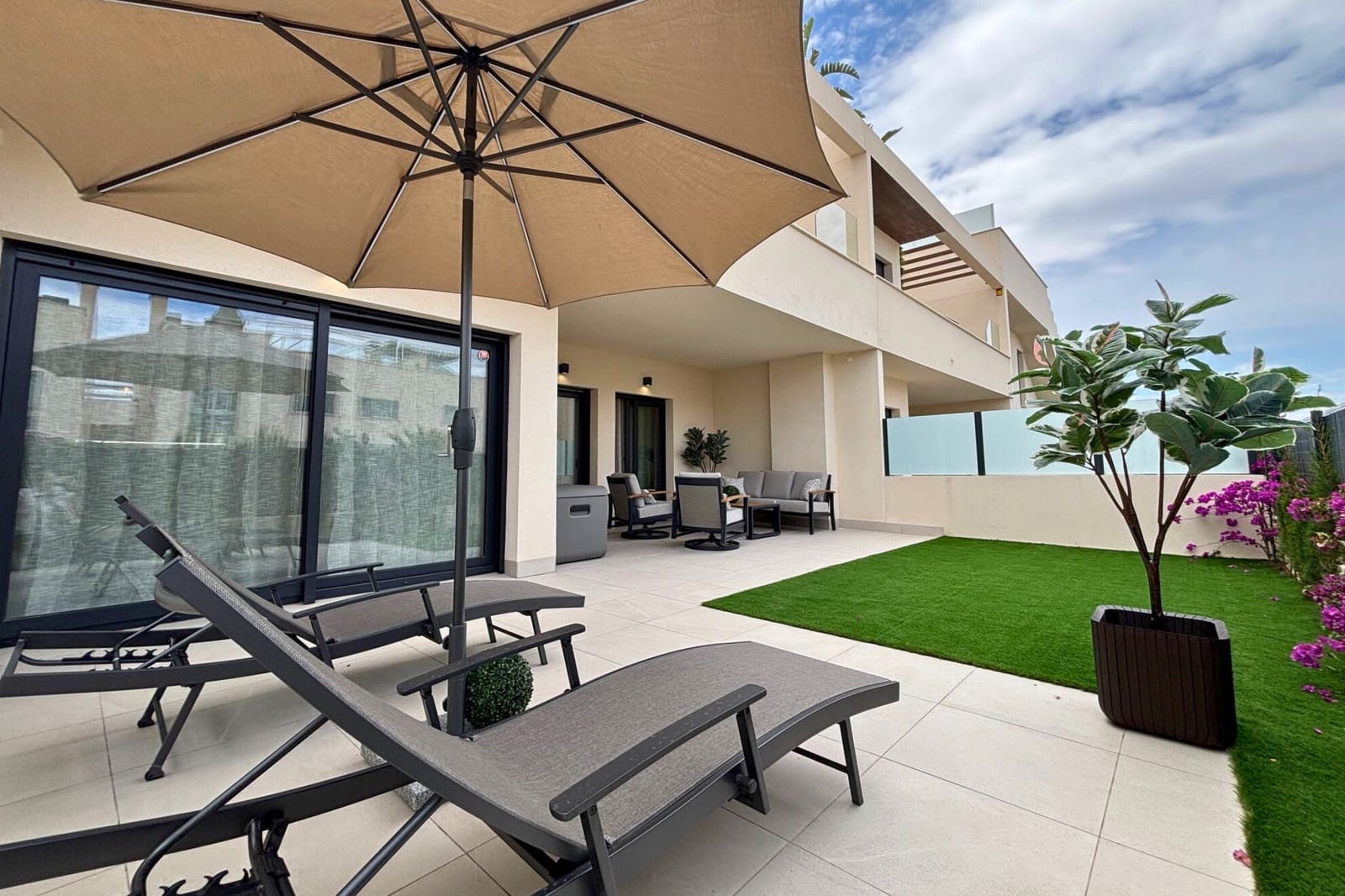 2 slaapkamer Appartement te koop in Torrevieja met zwembad - € 349.000 (Ref: 9651263)