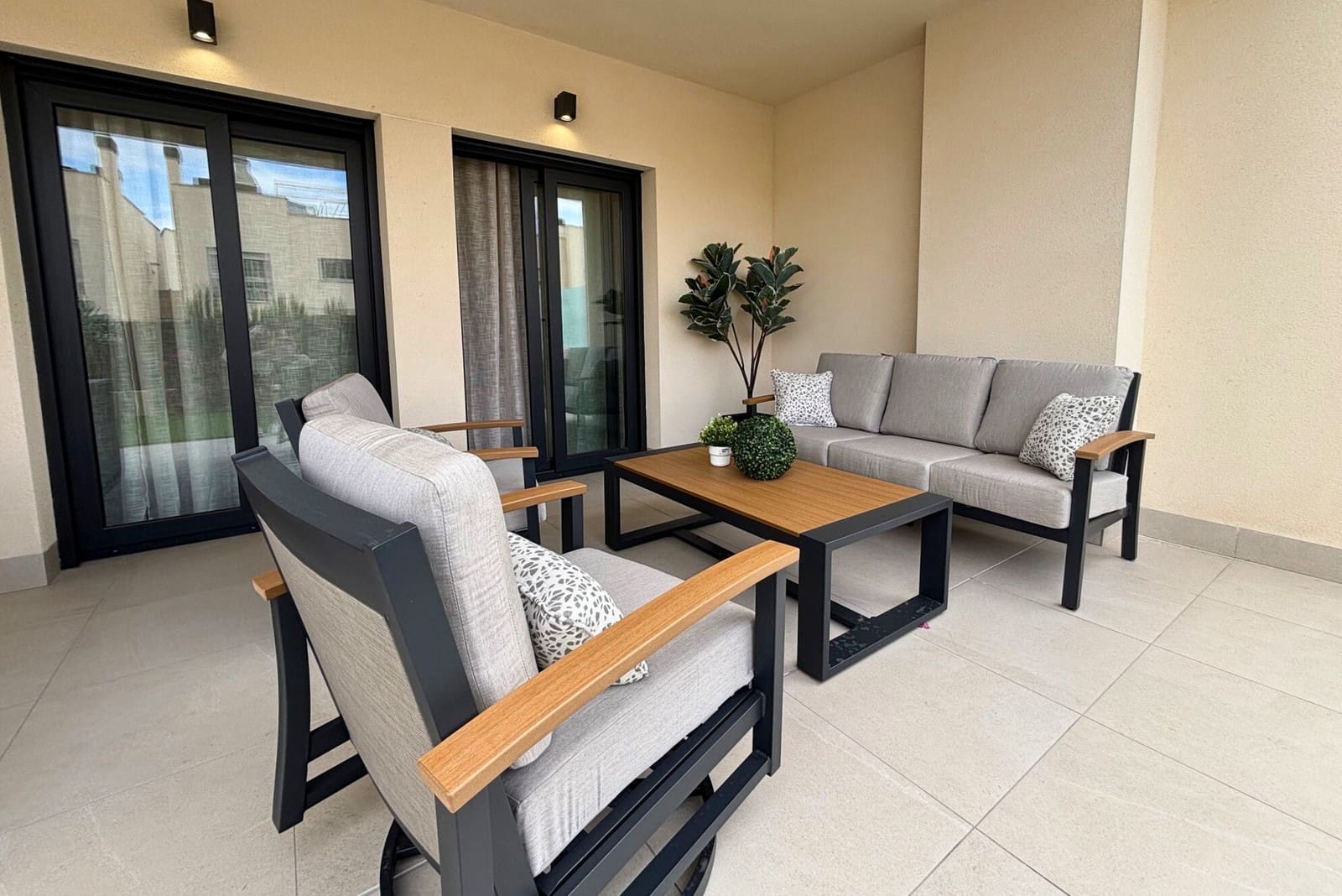 2 slaapkamer Appartement te koop in Torrevieja met zwembad - € 349.000 (Ref: 9651263)