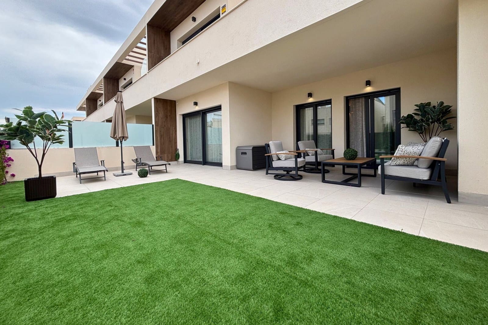 2 slaapkamer Appartement te koop in Torrevieja met zwembad - € 349.000 (Ref: 9651263)