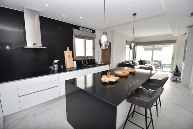 3 sypialnia Willa na sprzedaż w Villamartin, Orihuela z basenem - 395 000 € (Ref: 9651264)